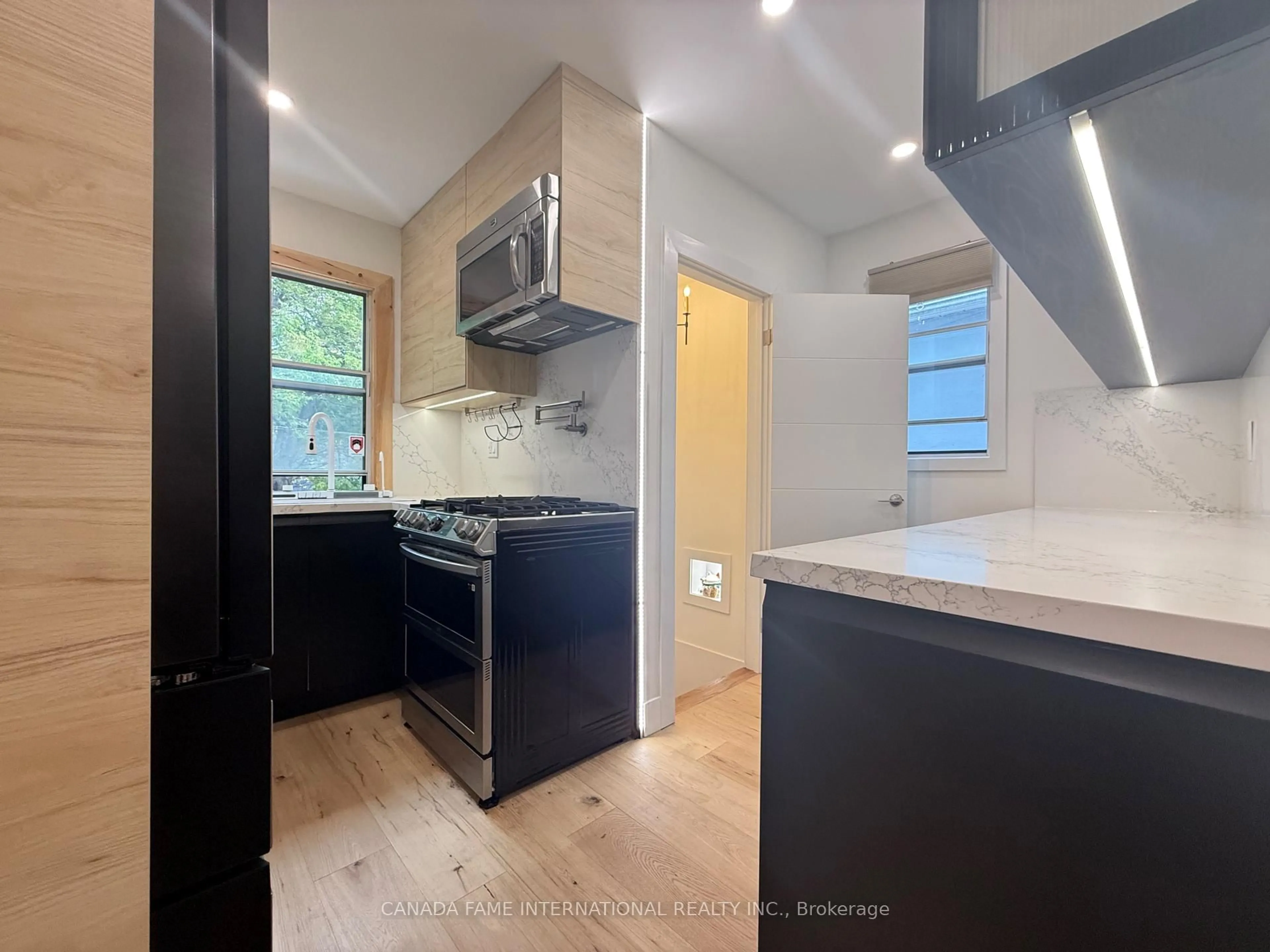 Standard kitchen, unknown for 1235 Glencairn Ave, Toronto Ontario M6B 2B6