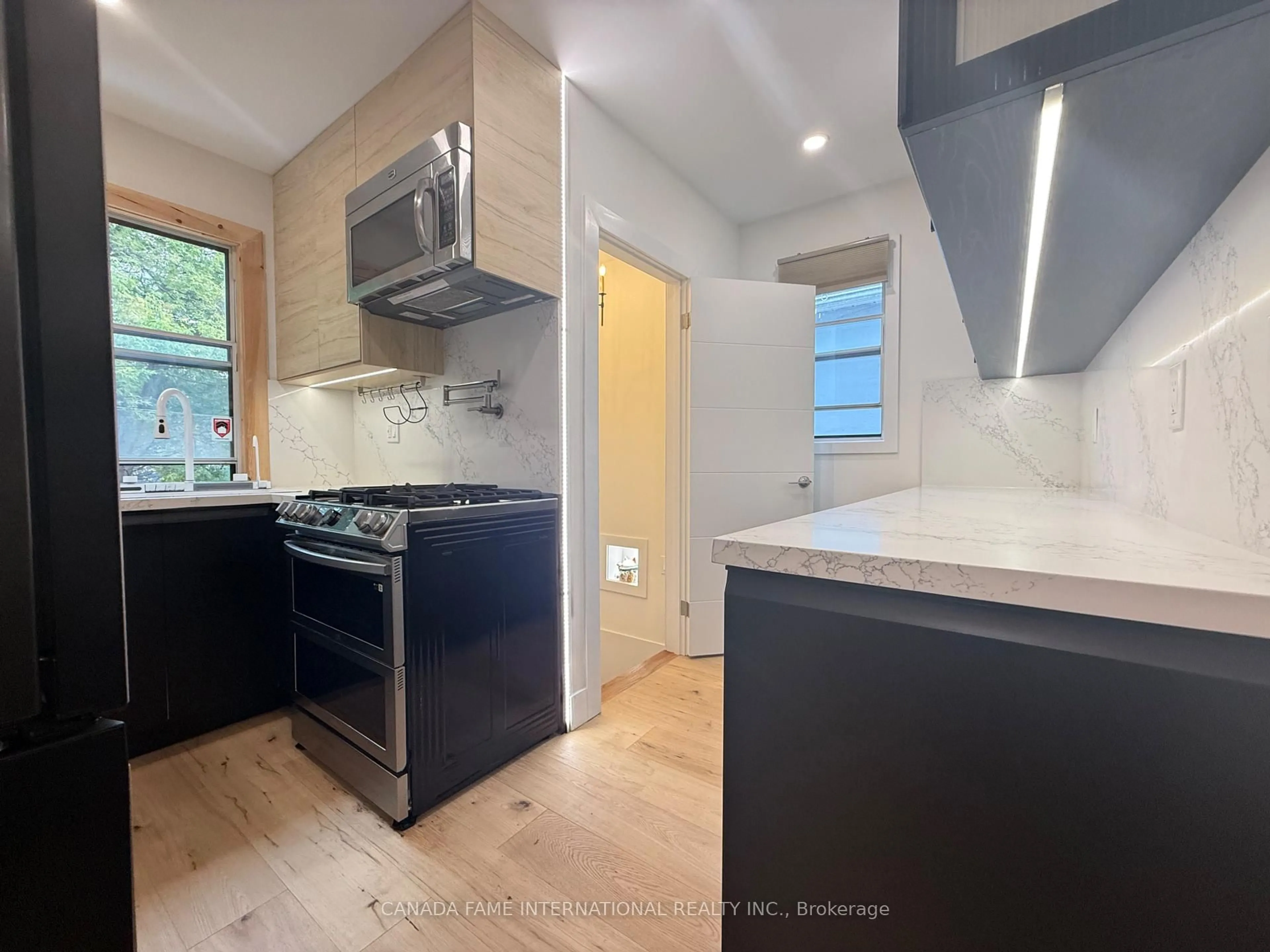 Standard kitchen, unknown for 1235 Glencairn Ave, Toronto Ontario M6B 2B6