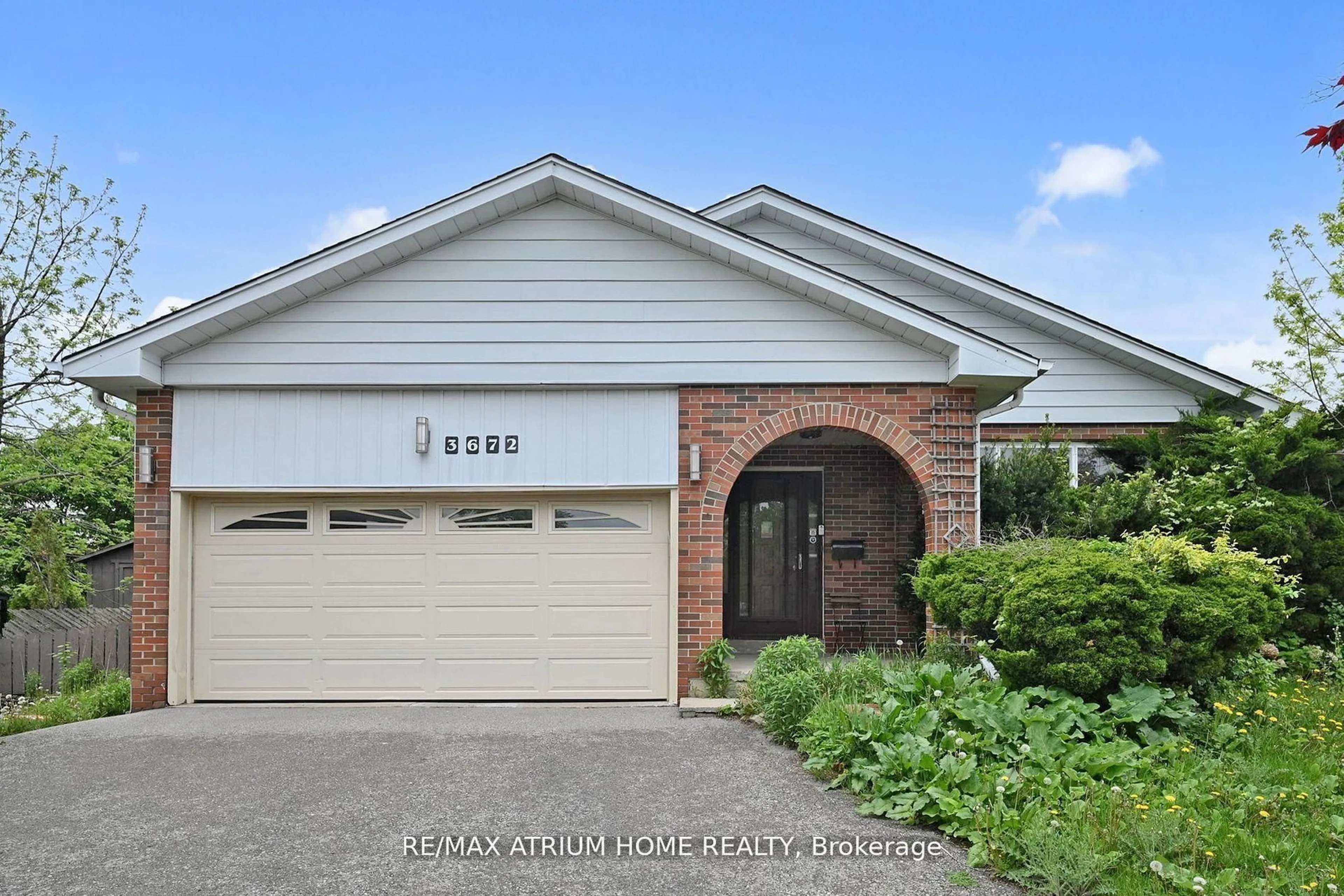 Home with brick exterior material, street for 3672 Galeair Crt, Mississauga Ontario L5C 2H5