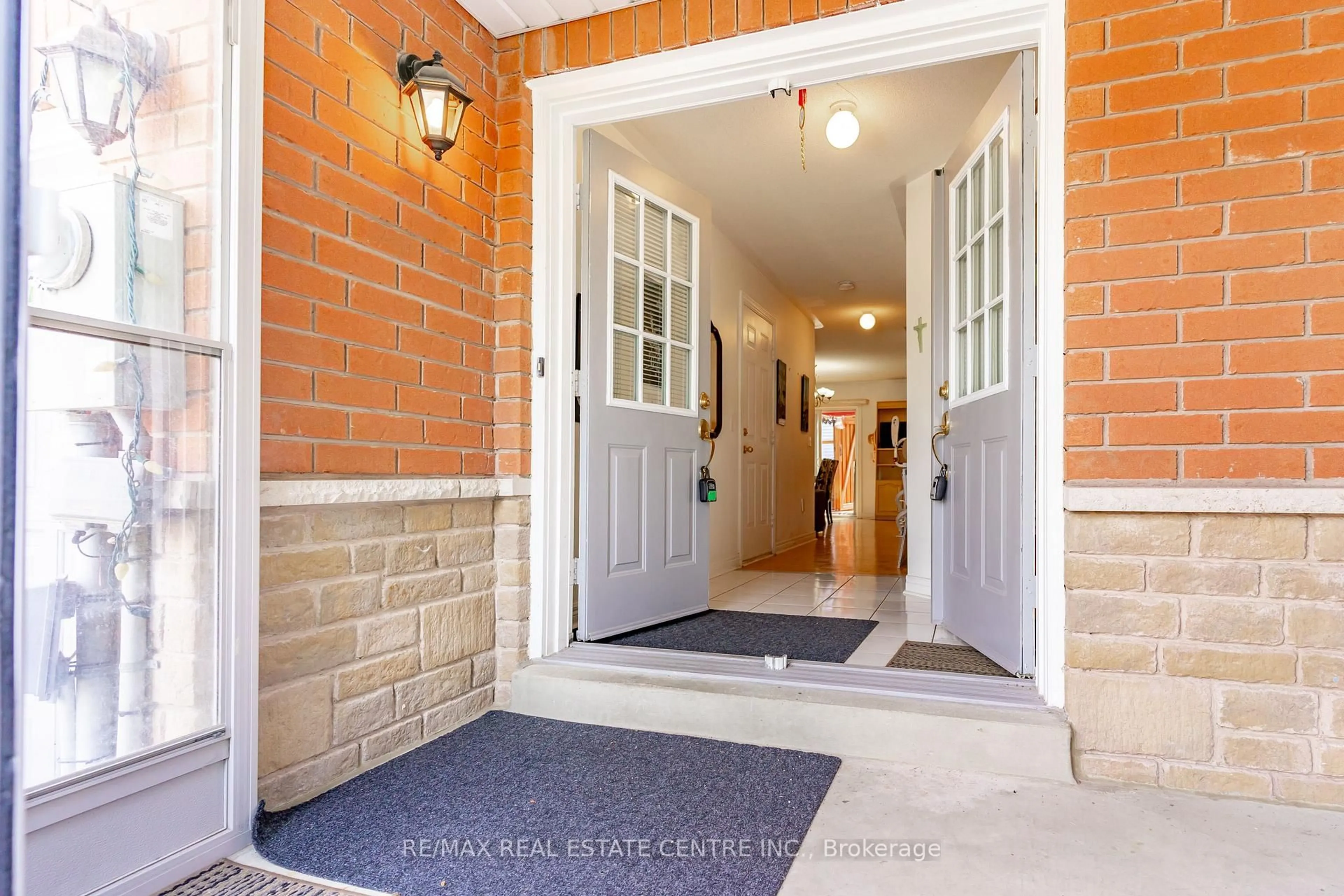 Indoor foyer for 83 Checkerberry Cres, Brampton Ontario L6R 2S9