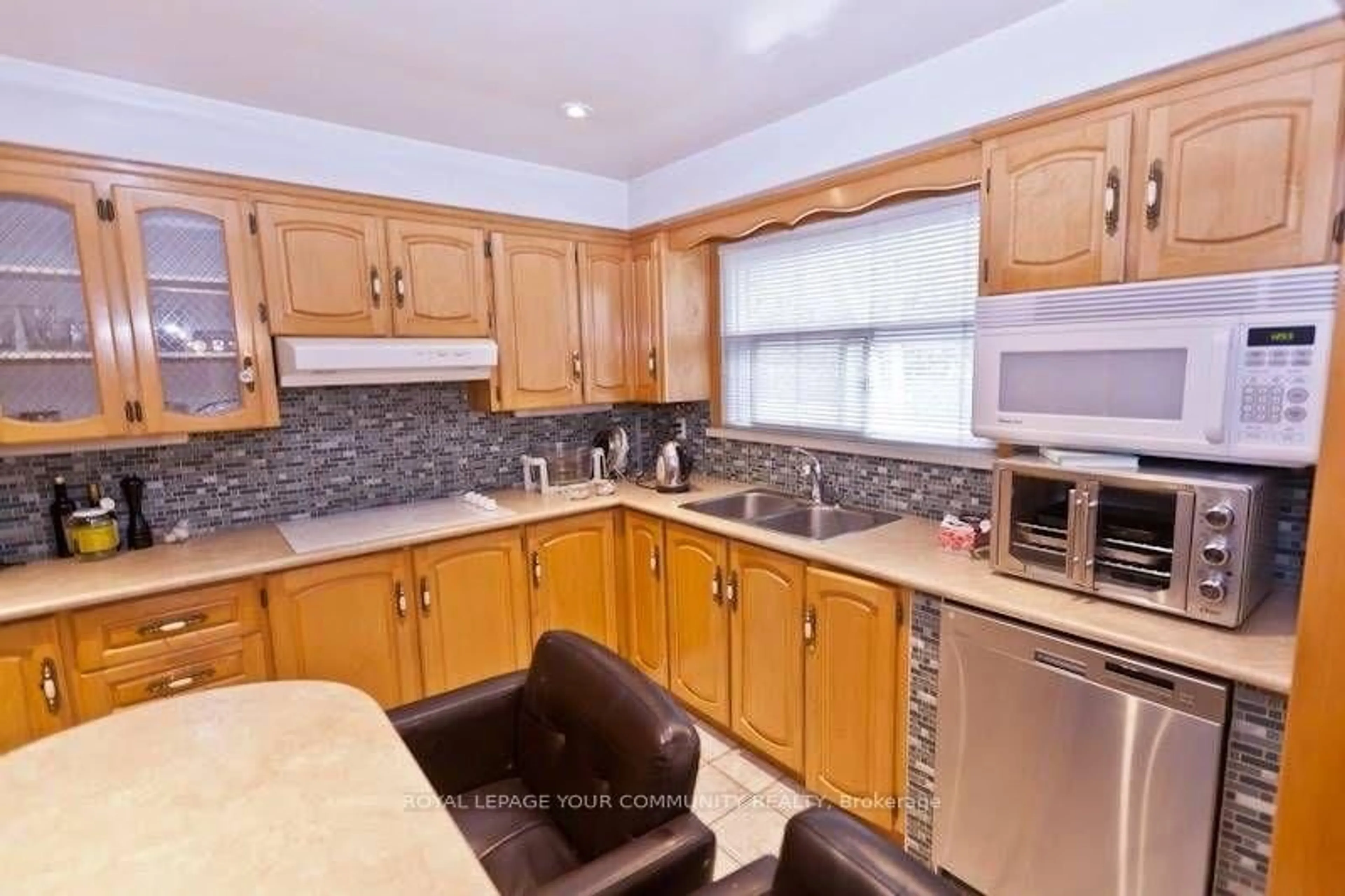 Standard kitchen, unknown for 8 Stanwood Cres, Toronto Ontario M9M 1Z9