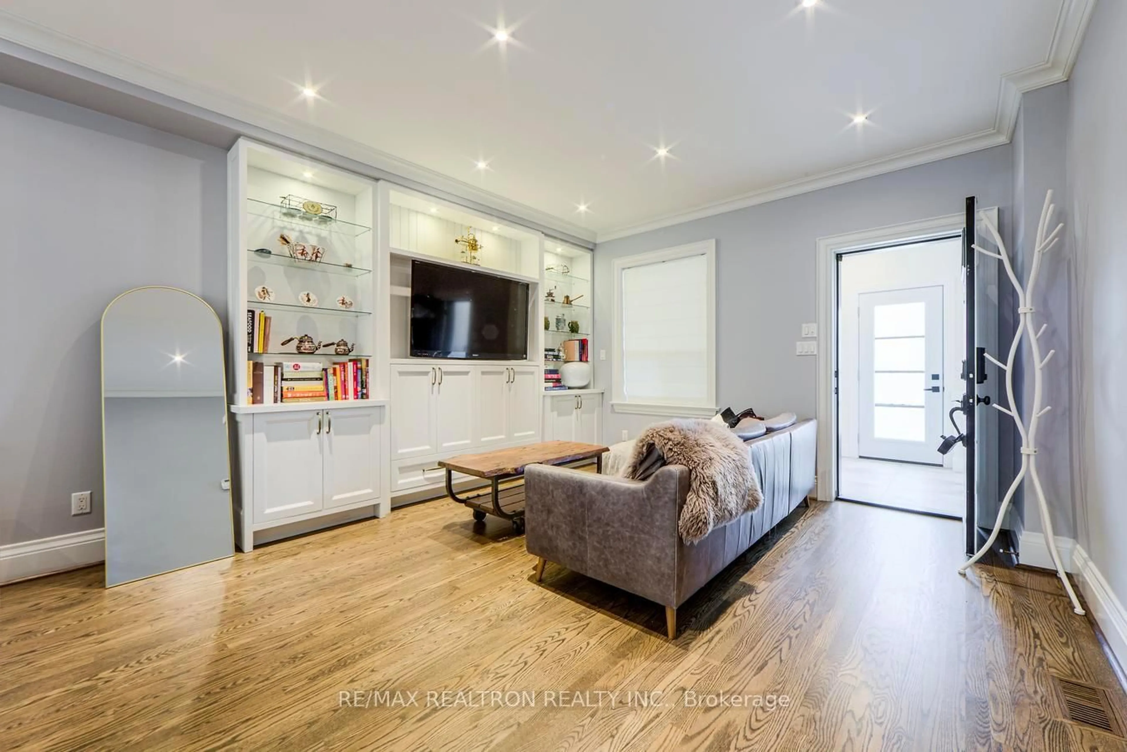 Living room with furniture, wood/laminate floor for 507 Beresford Ave, Toronto Ontario M6S 3B9