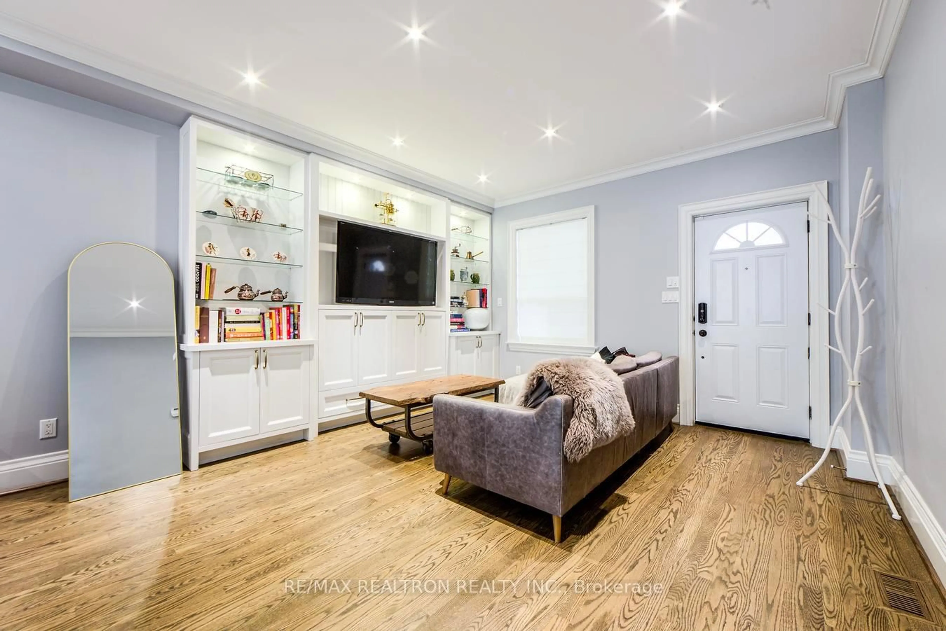 Living room with furniture, wood/laminate floor for 507 Beresford Ave, Toronto Ontario M6S 3B9