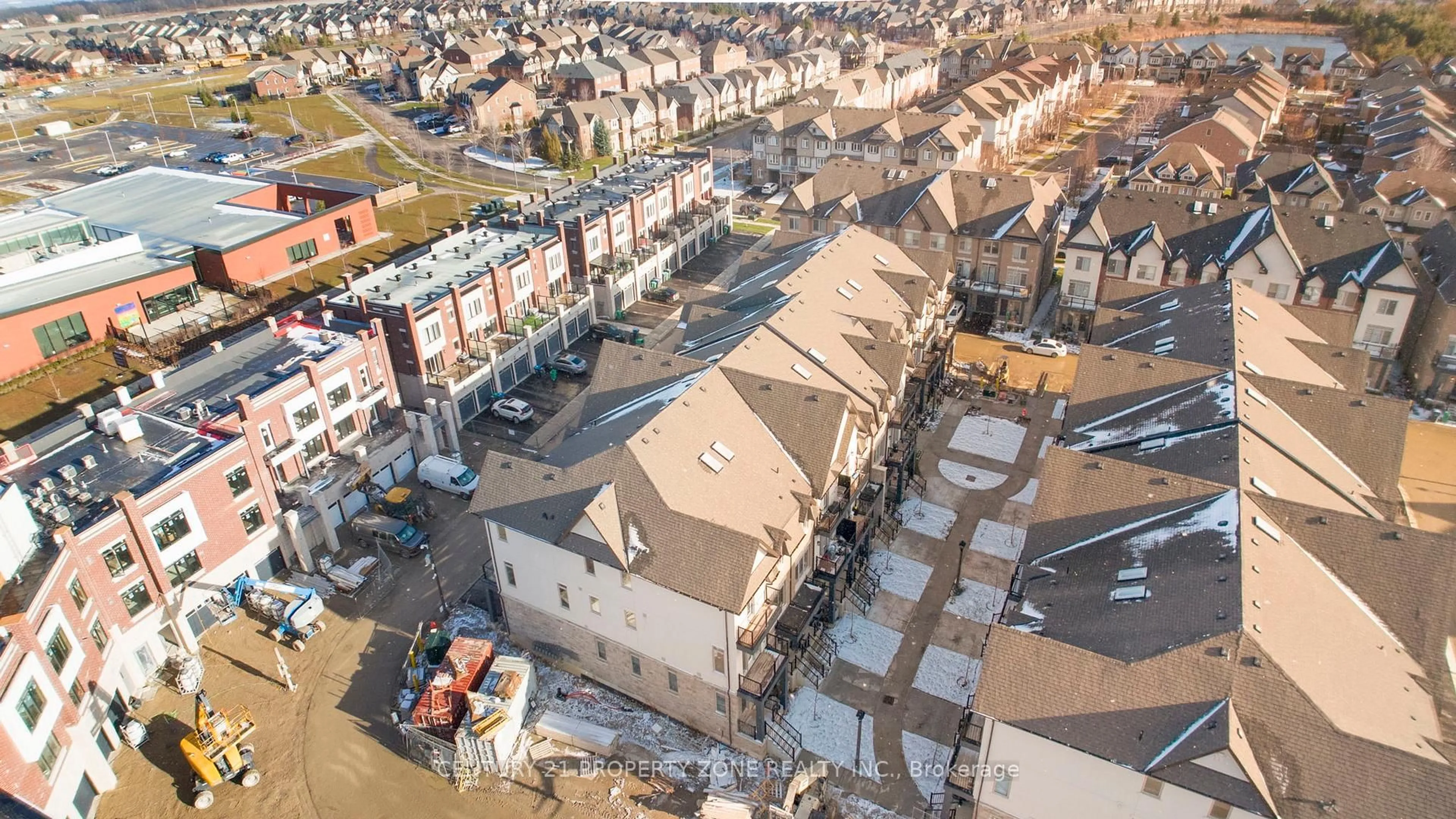 A pic from outside/outdoor area/front of a property/back of a property/a pic from drone, street for 20-71 Springdale Ave, Caledon Ontario L7C 4L6