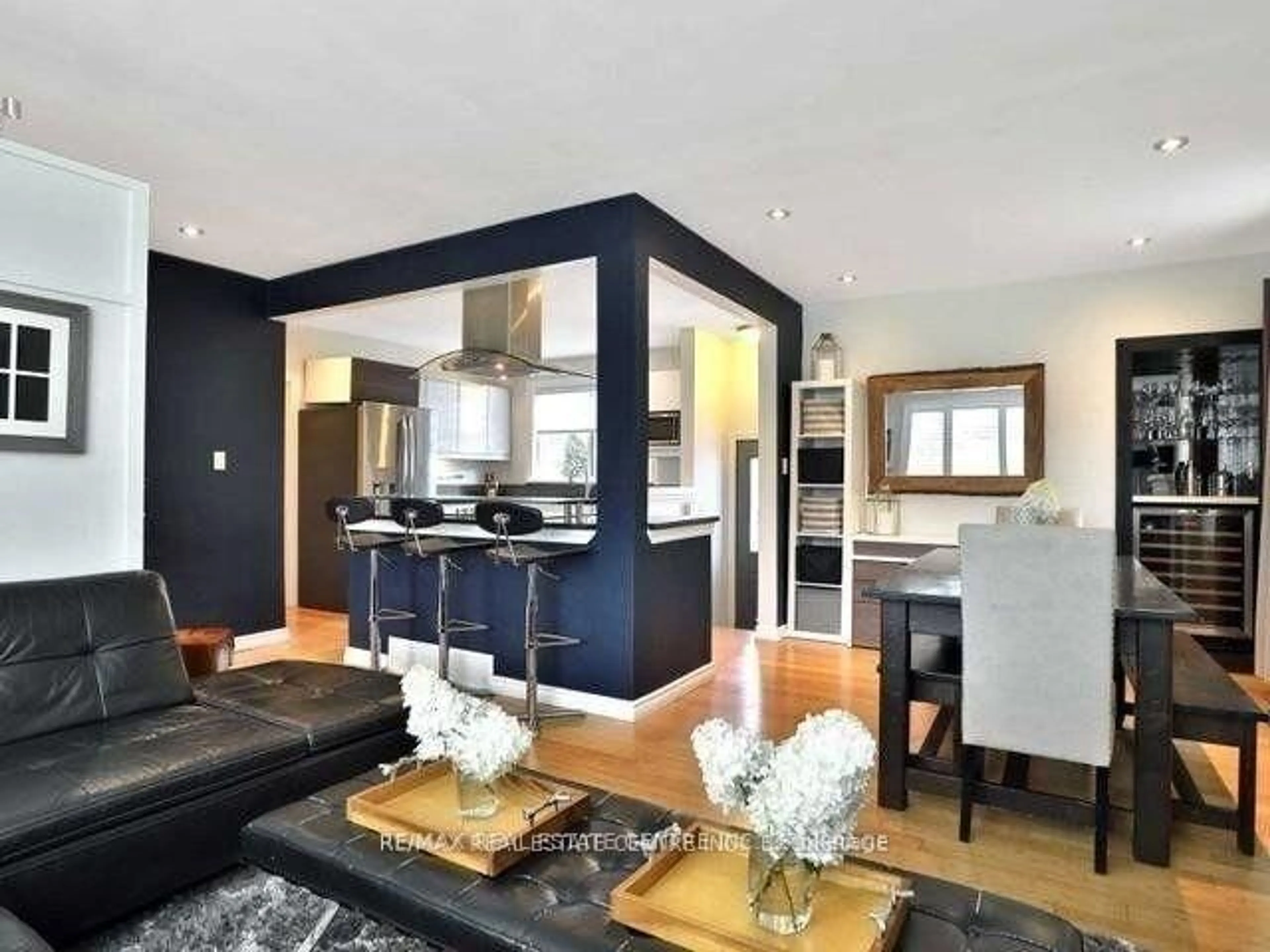 Contemporary kitchen, unknown for 4350 Elm Cres, Burlington Ontario L7L 1J3