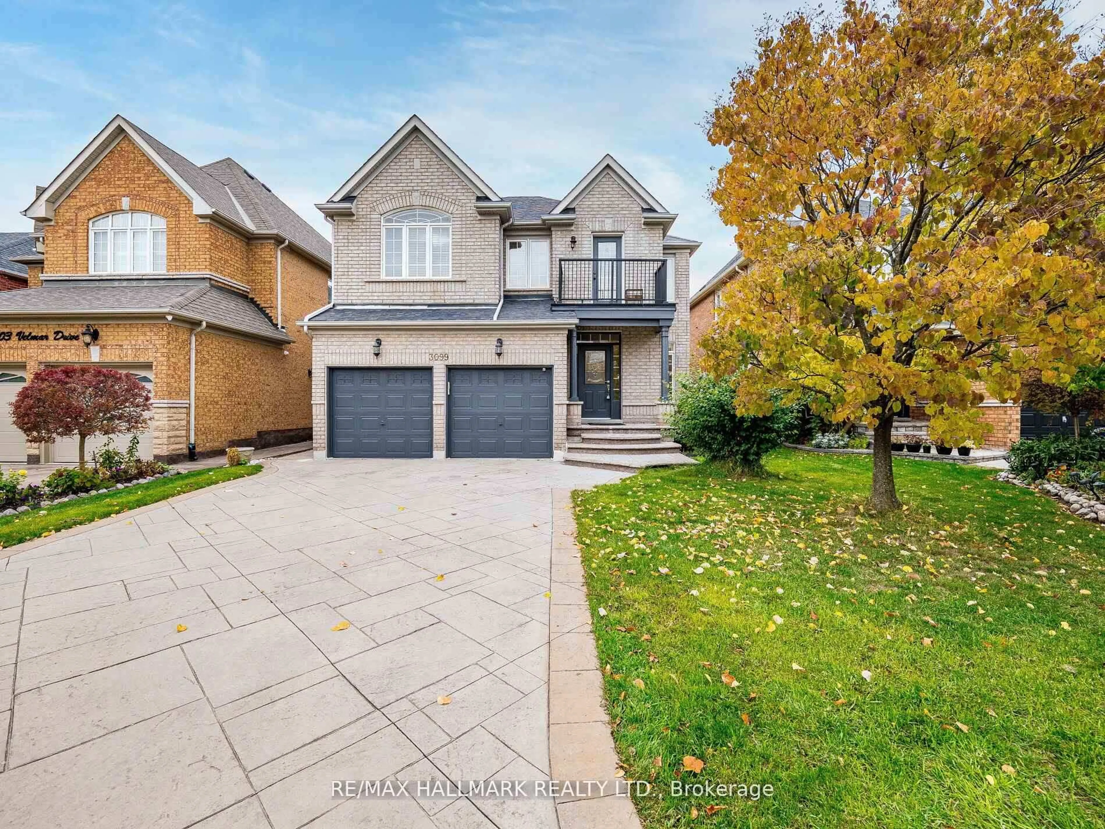 Home with brick exterior material, street for 3099 Velmar Dr, Mississauga Ontario L5M 6W3