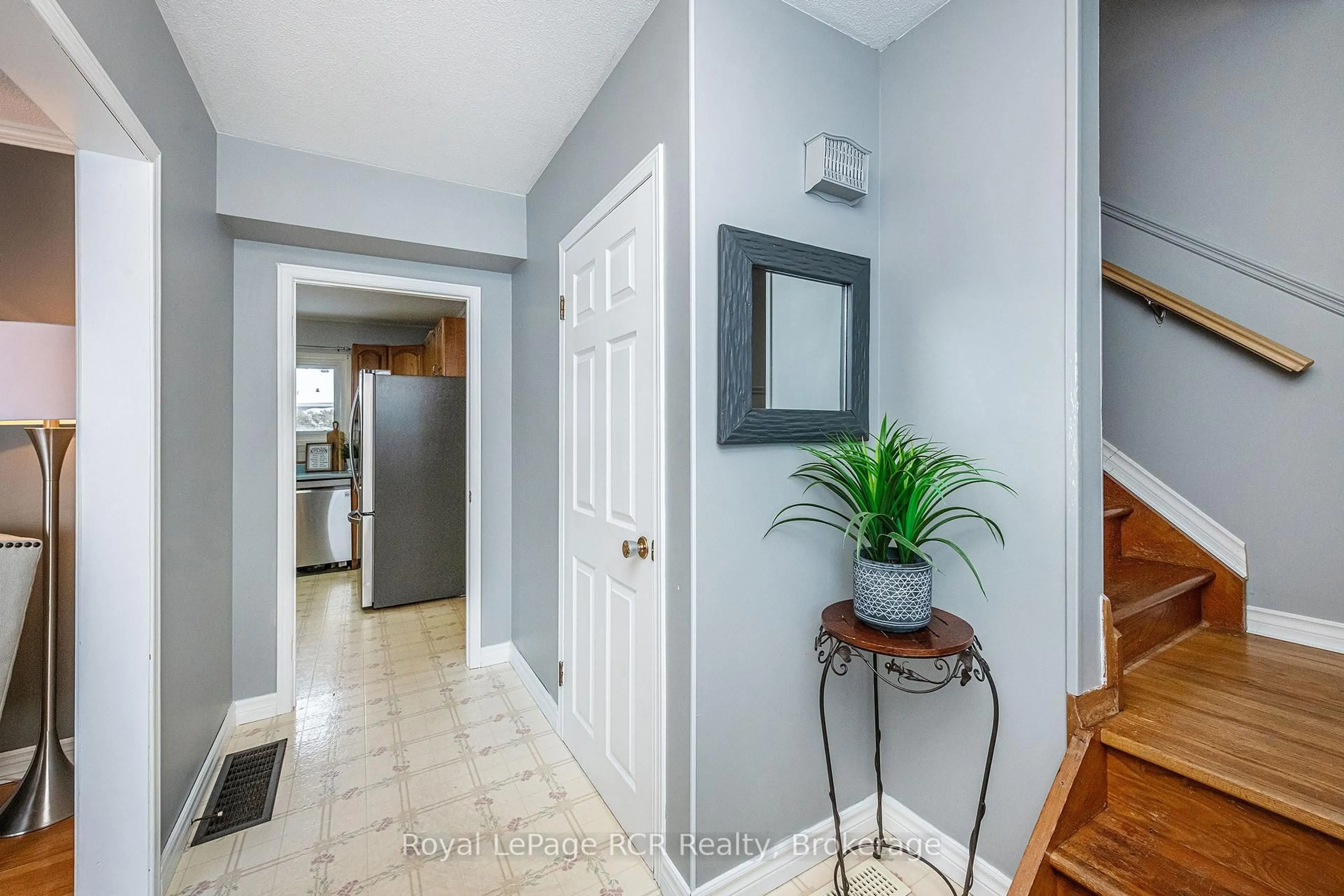 Indoor entryway for 37 Centre St, Orangeville Ontario L9W 2X3