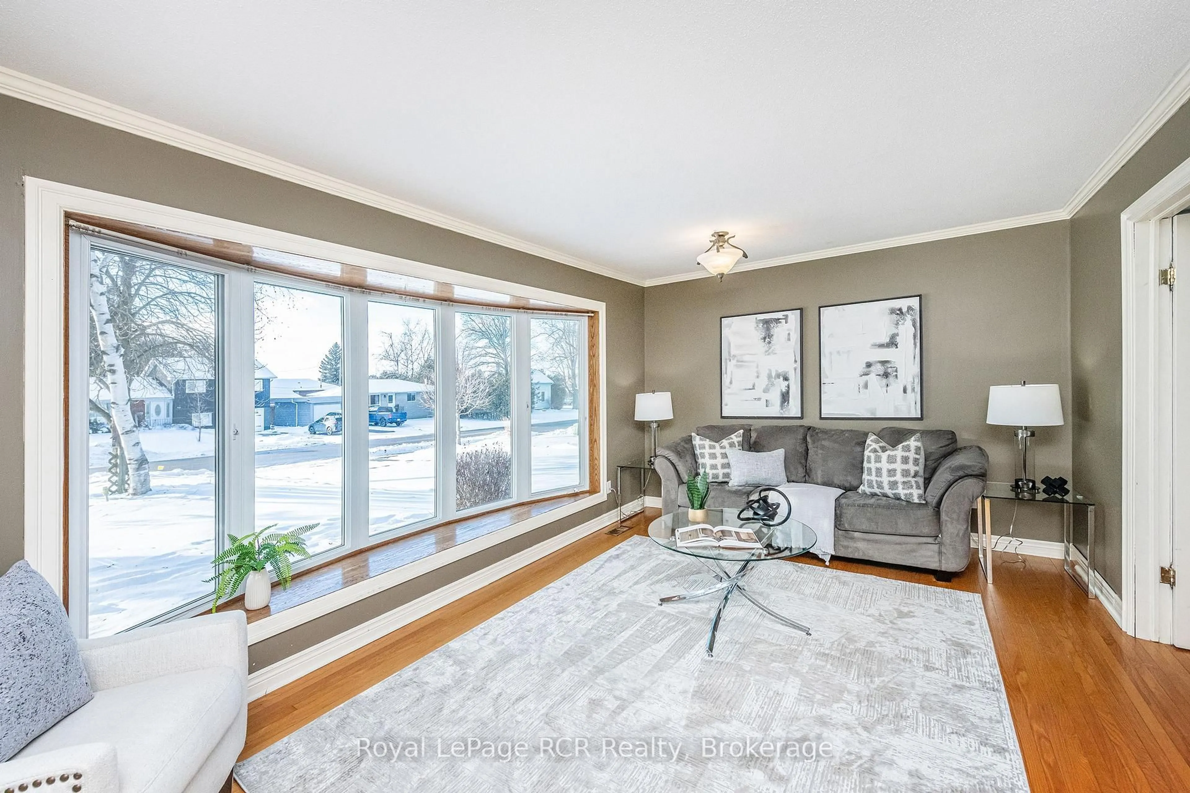 Living room with furniture, unknown for 37 Centre St, Orangeville Ontario L9W 2X3