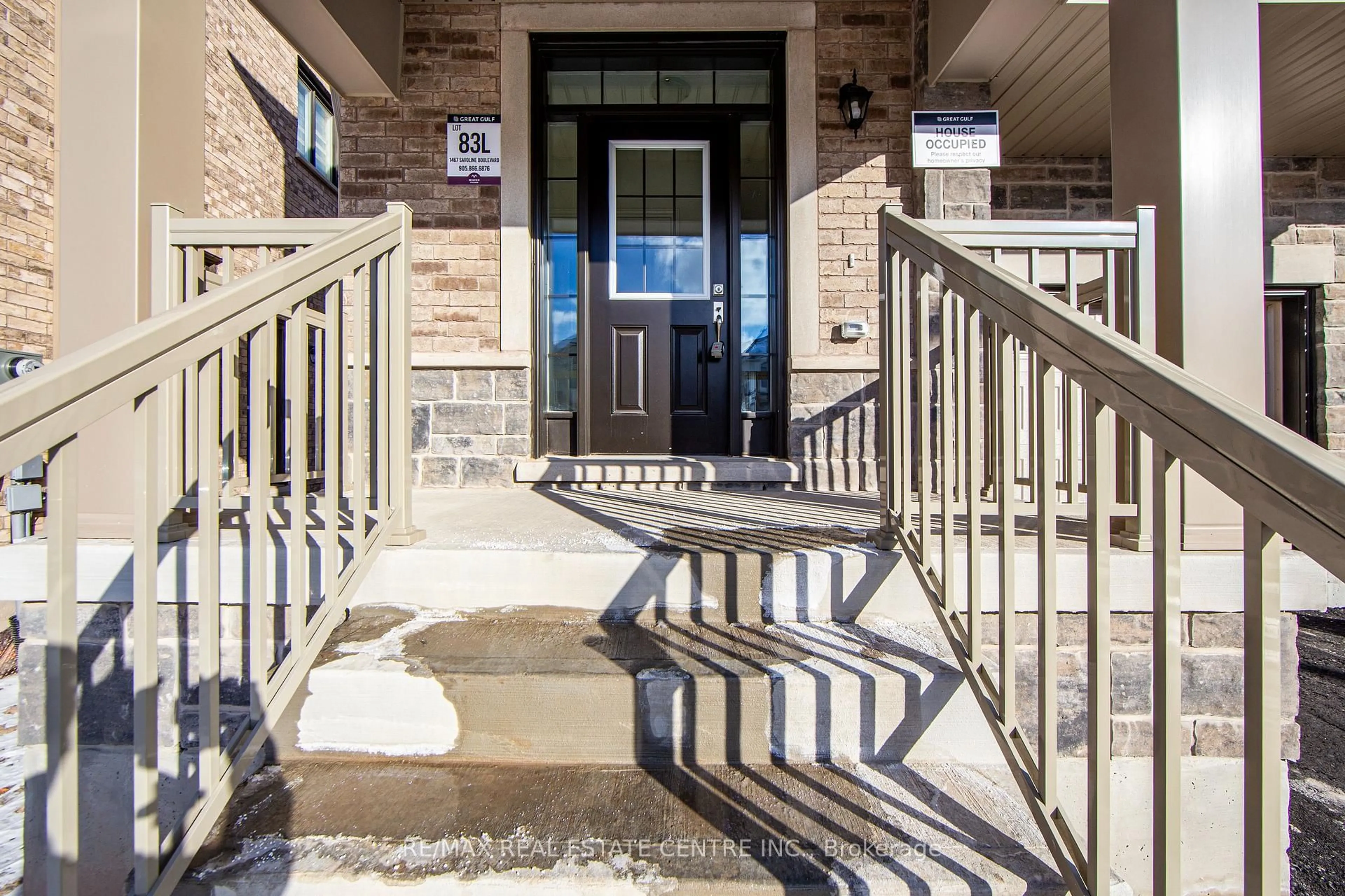 Indoor entryway for 1467 SAVOLINE Blvd, Milton Ontario L9E 2G5
