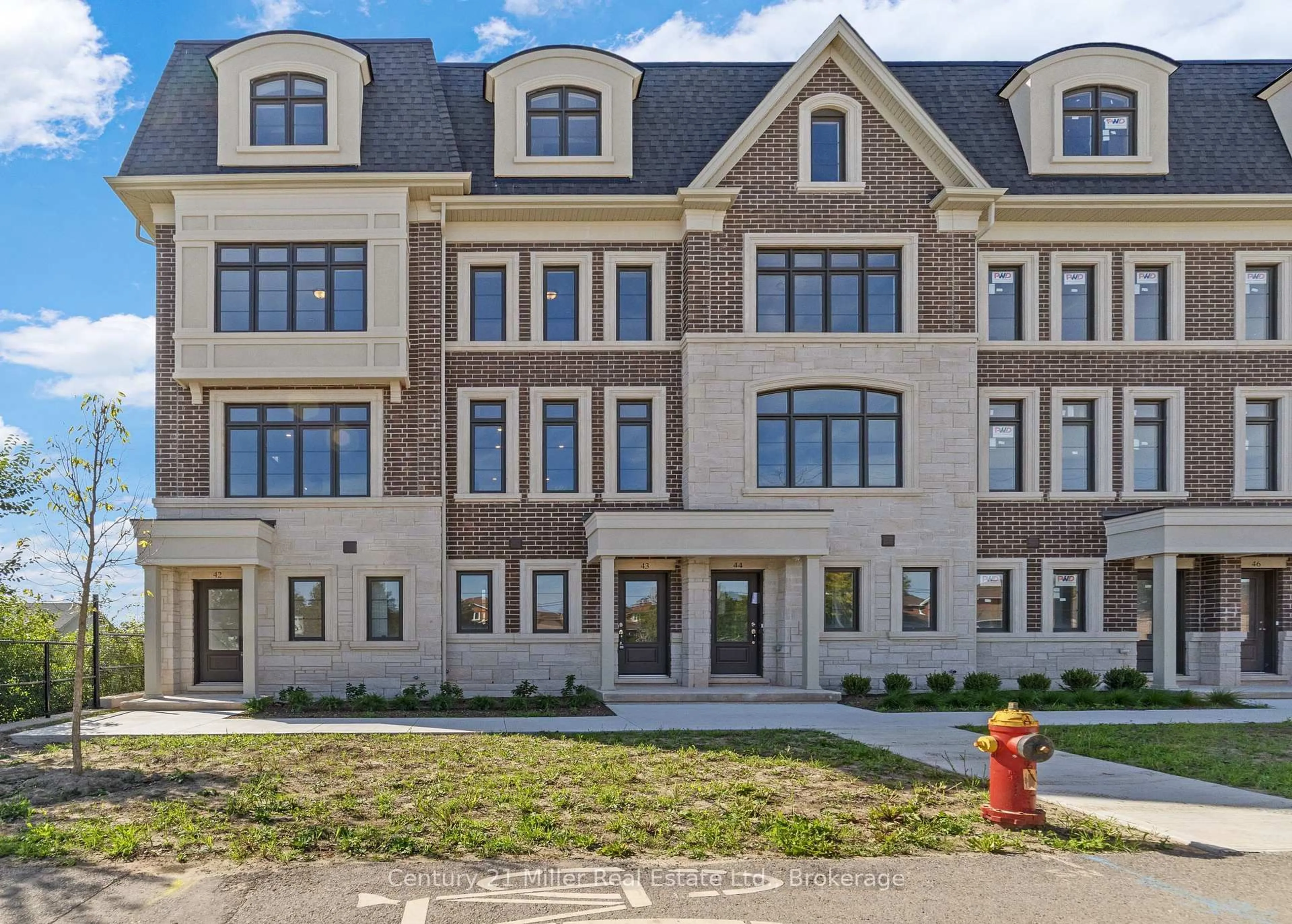 Home with brick exterior material, unknown for 2140 Trafalgar Rd #43, Oakville Ontario L6H 8A5