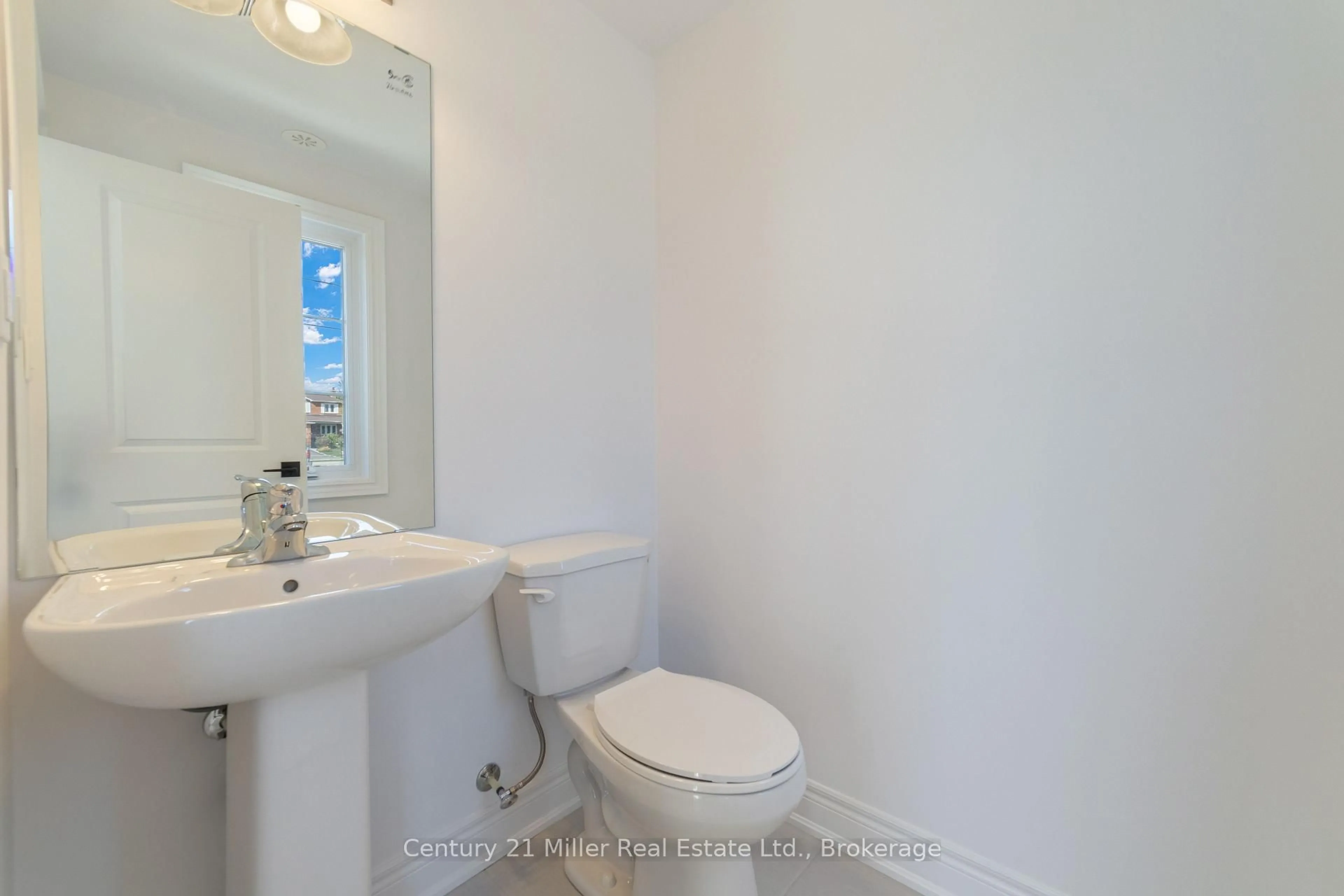 Standard bathroom, unknown for 2140 Trafalgar Rd #42, Oakville Ontario L6H 8A5