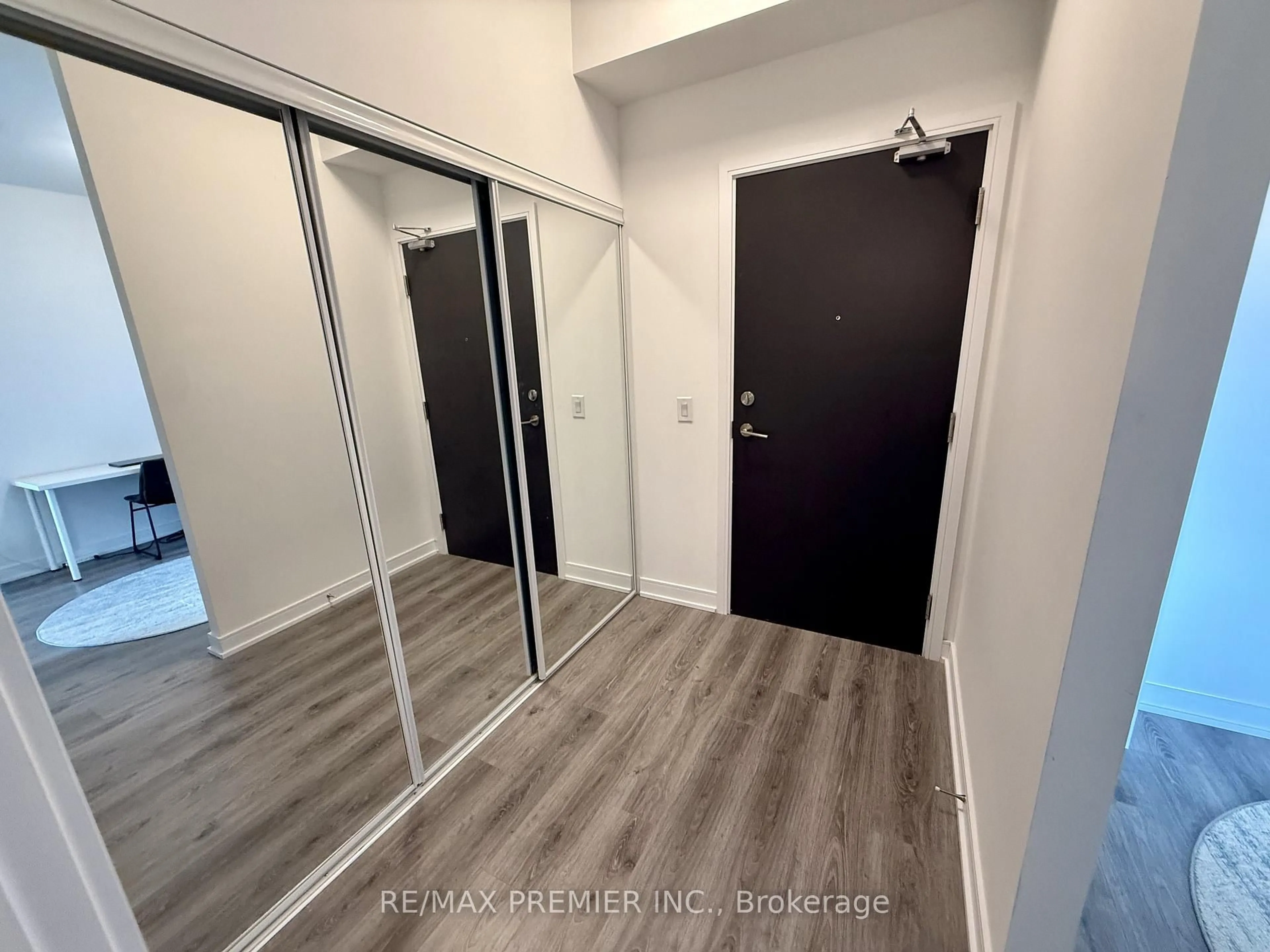 Unknown for 25 Neighbourhood Lane #515, Toronto Ontario M8Y 0C4