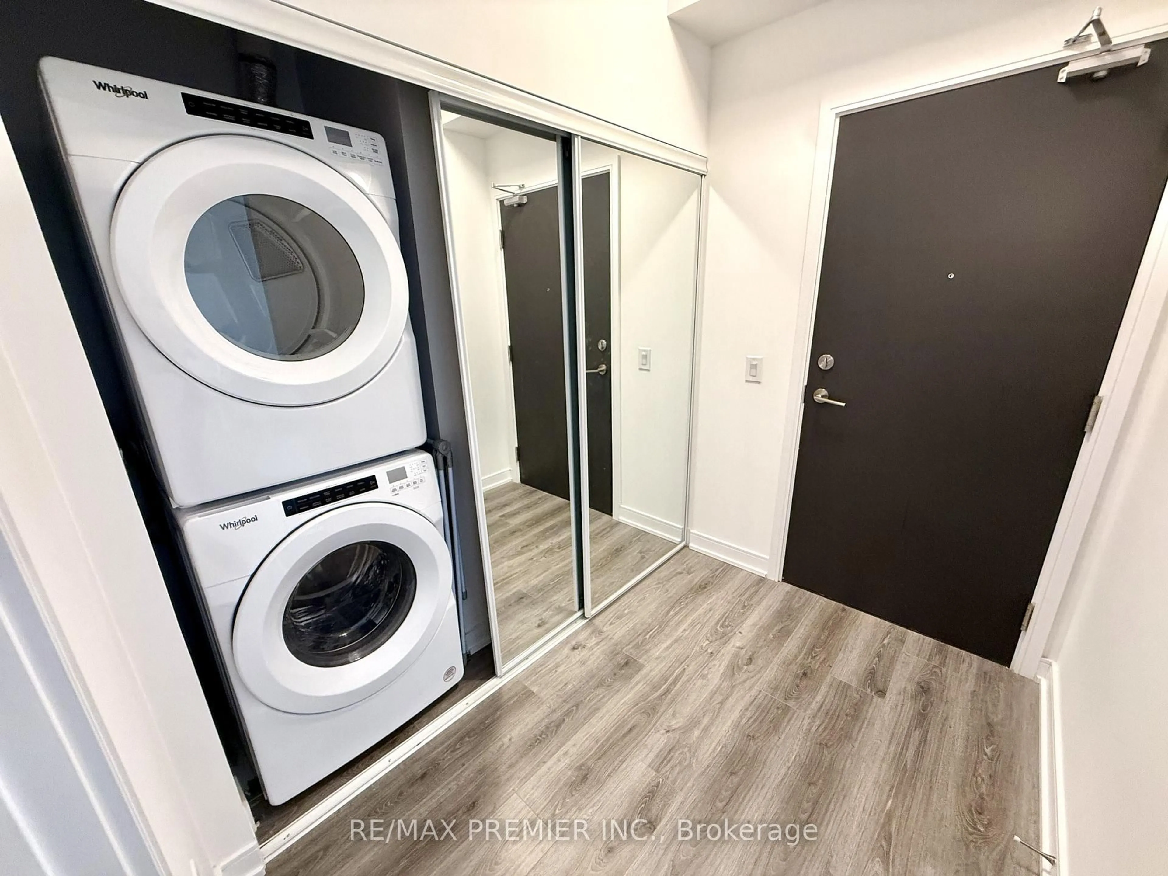 Laundry room for 25 Neighbourhood Lane #515, Toronto Ontario M8Y 0C4