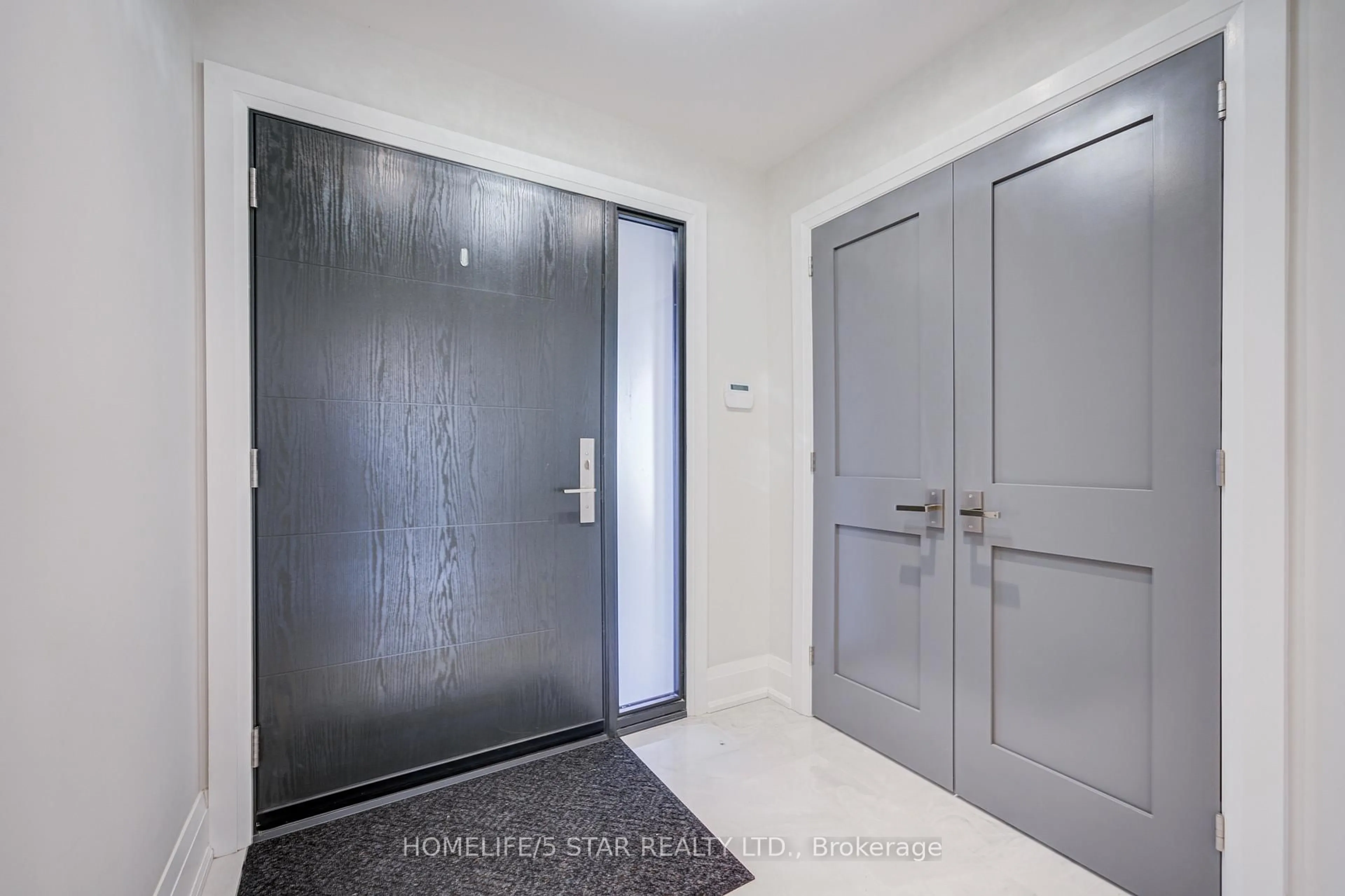 Indoor foyer for 34 SHEFFLEY Cres, Toronto Ontario M9R 2W4