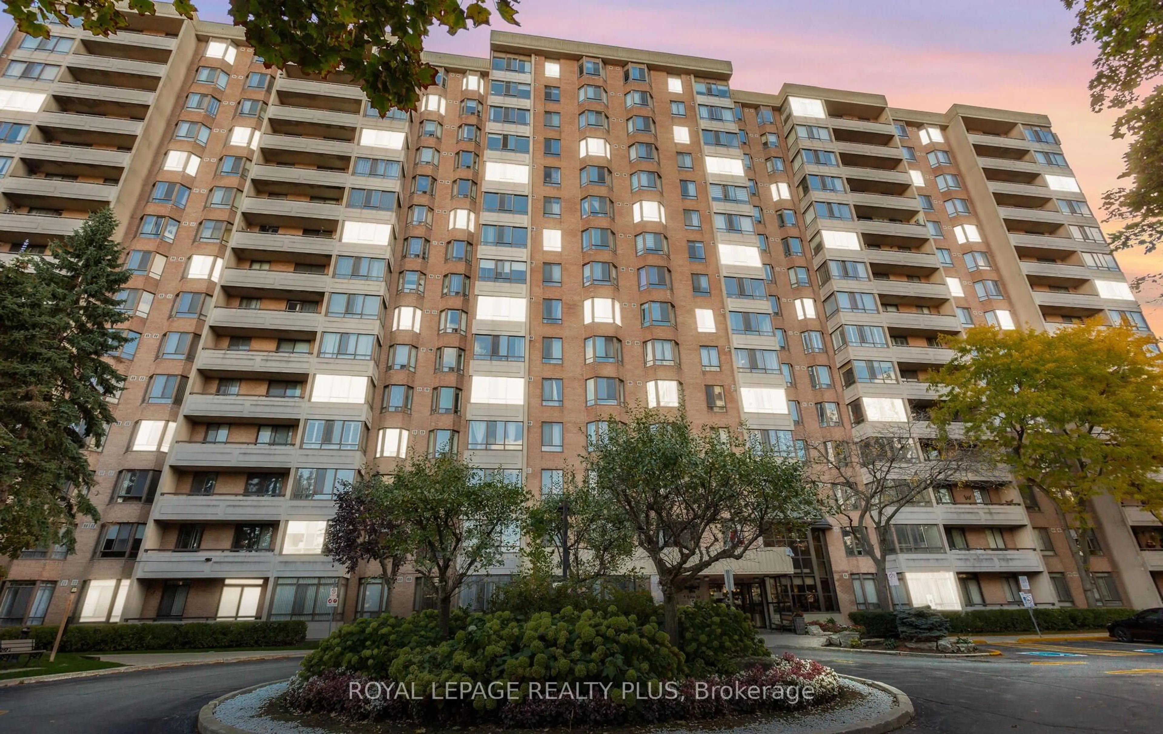 Unknown for 5 Lisa St #PH8, Brampton Ontario L6T 4T4