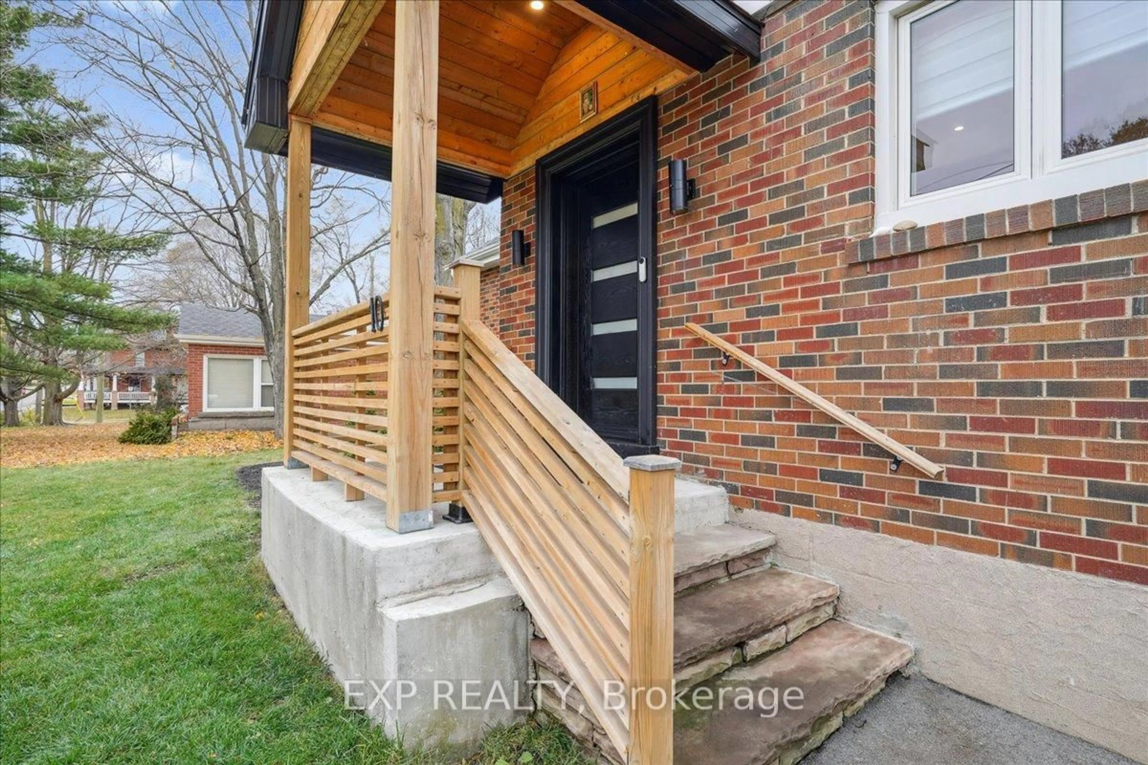Home with brick exterior material, street for 10 Harold St, Brampton Ontario L6Y 1C7