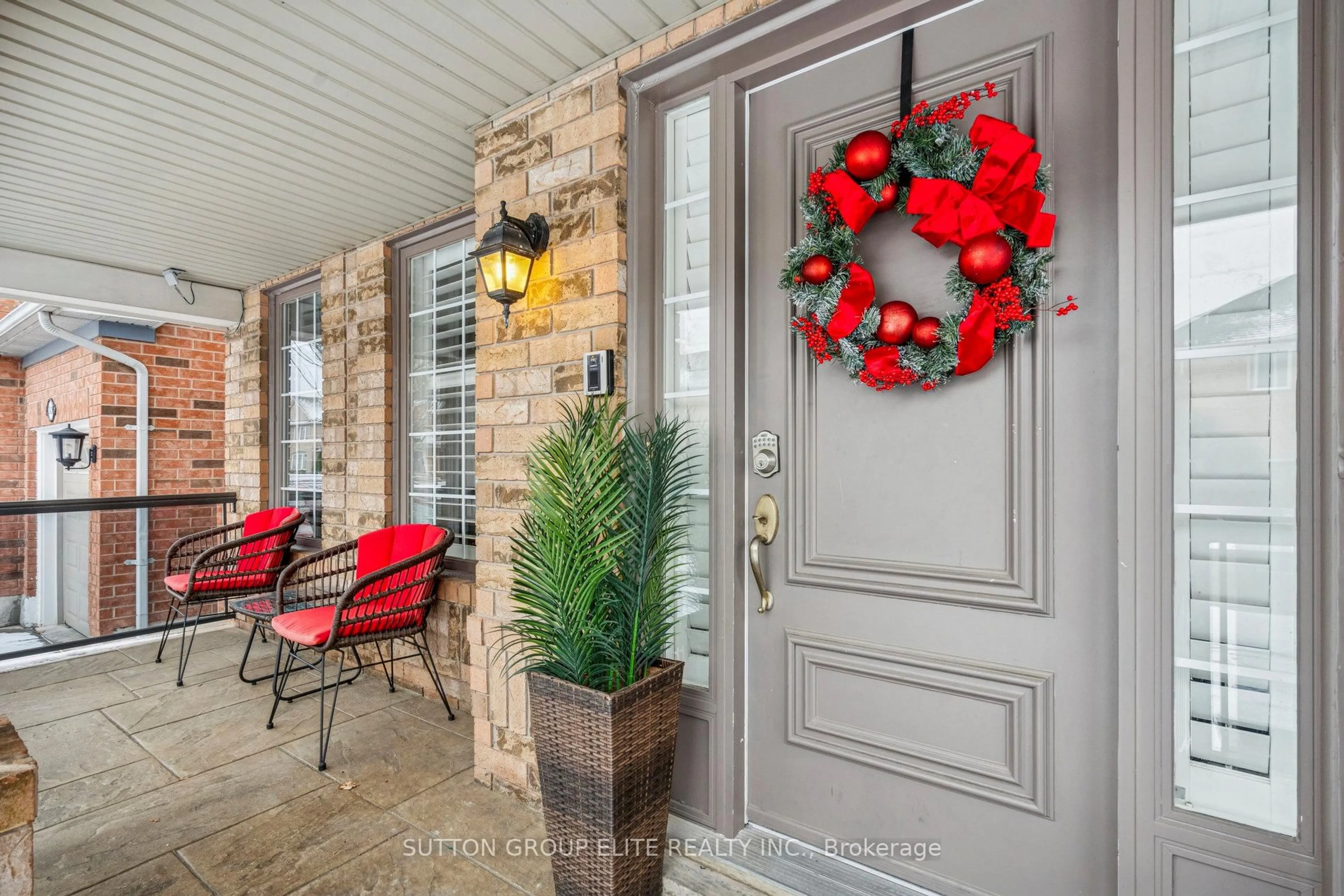 Indoor entryway for 2424 Oakhaven Dr, Oakville Ontario L6M 4A6