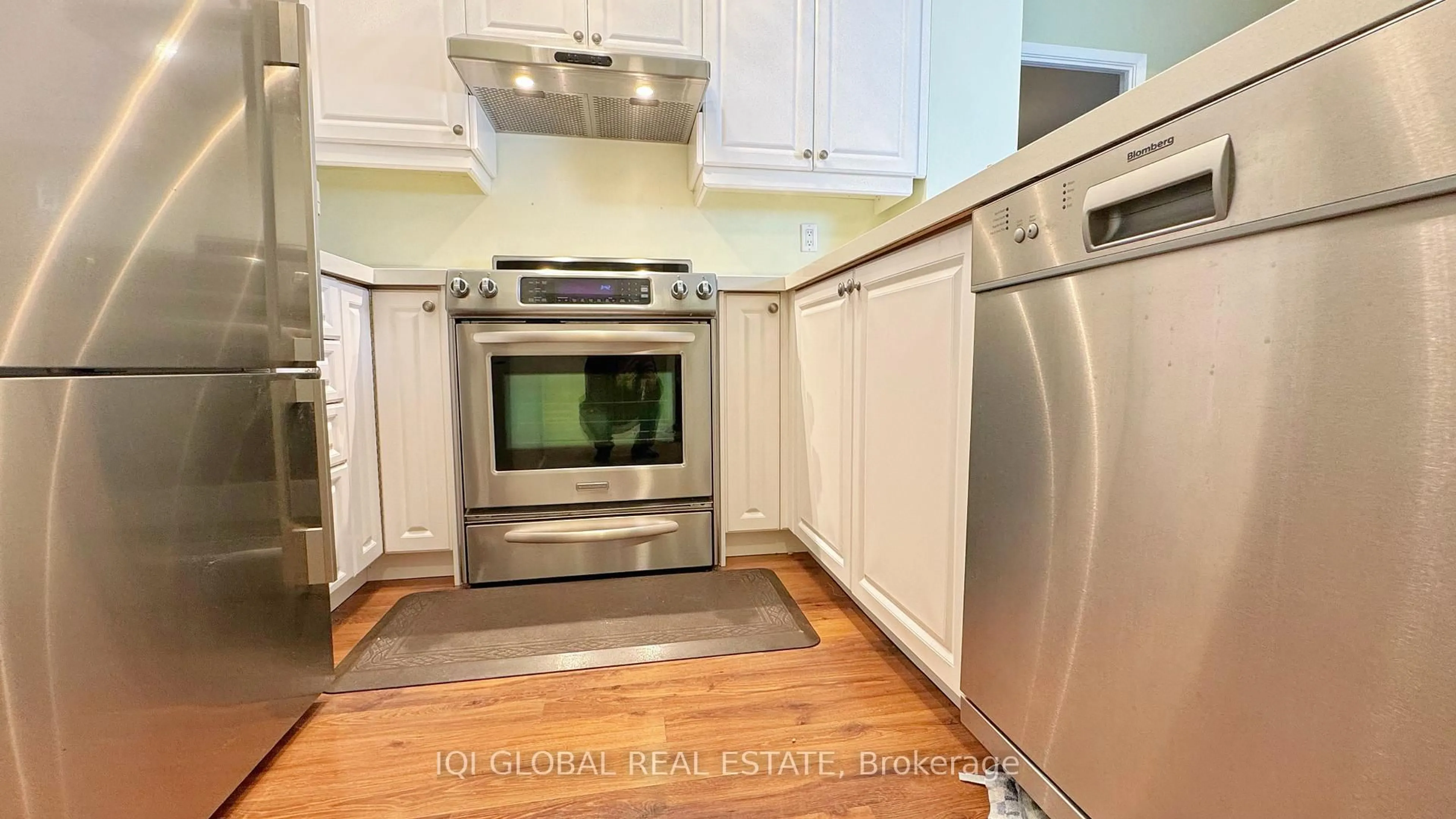 Unknown for 2511 Lakeshore Rd #109, Oakville Ontario L6L 6L9