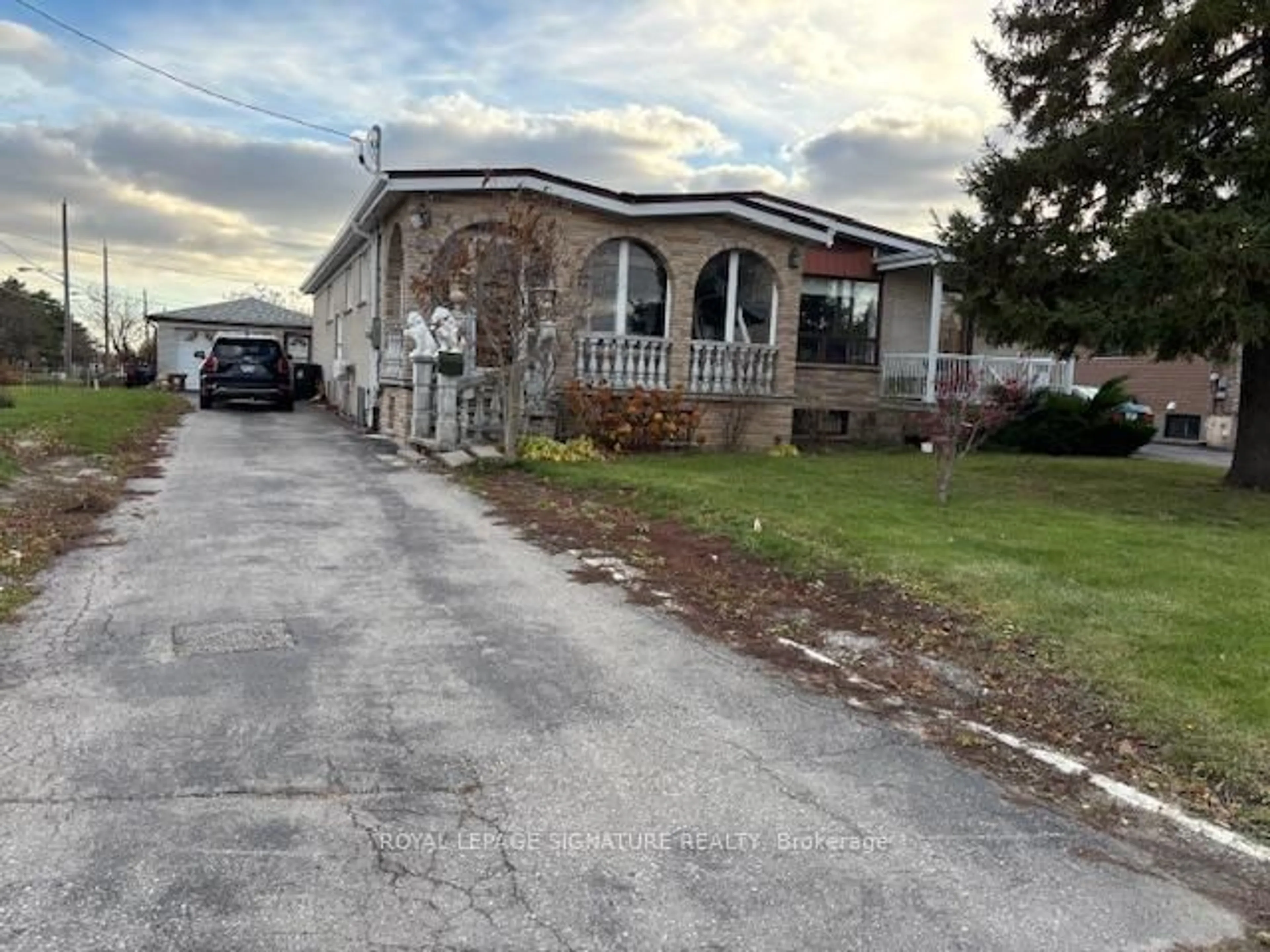 Unknown for 1 Brady Cres, Toronto Ontario M3L 2B6