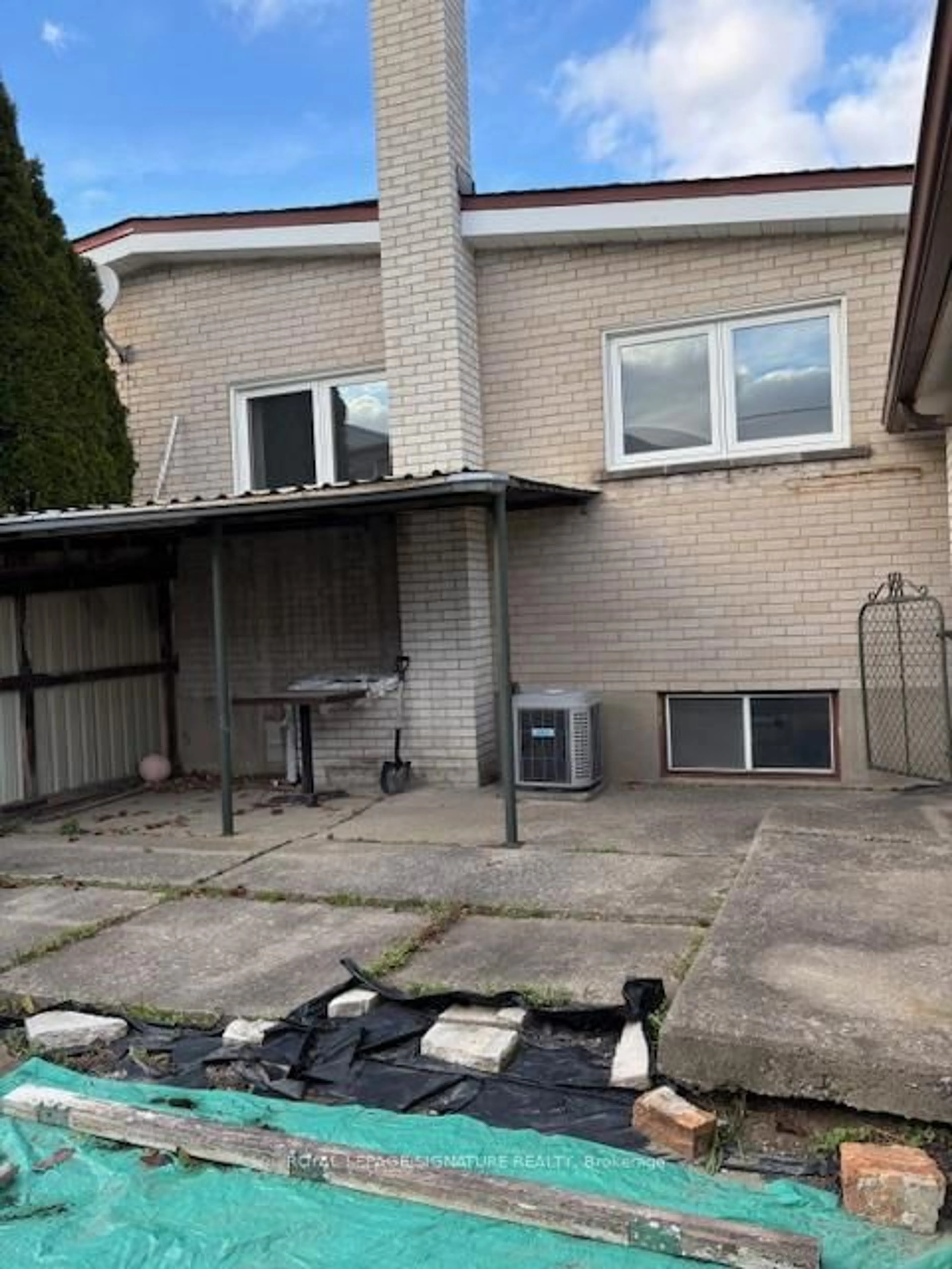 Patio, street for 1 Brady Cres, Toronto Ontario M3L 2B6