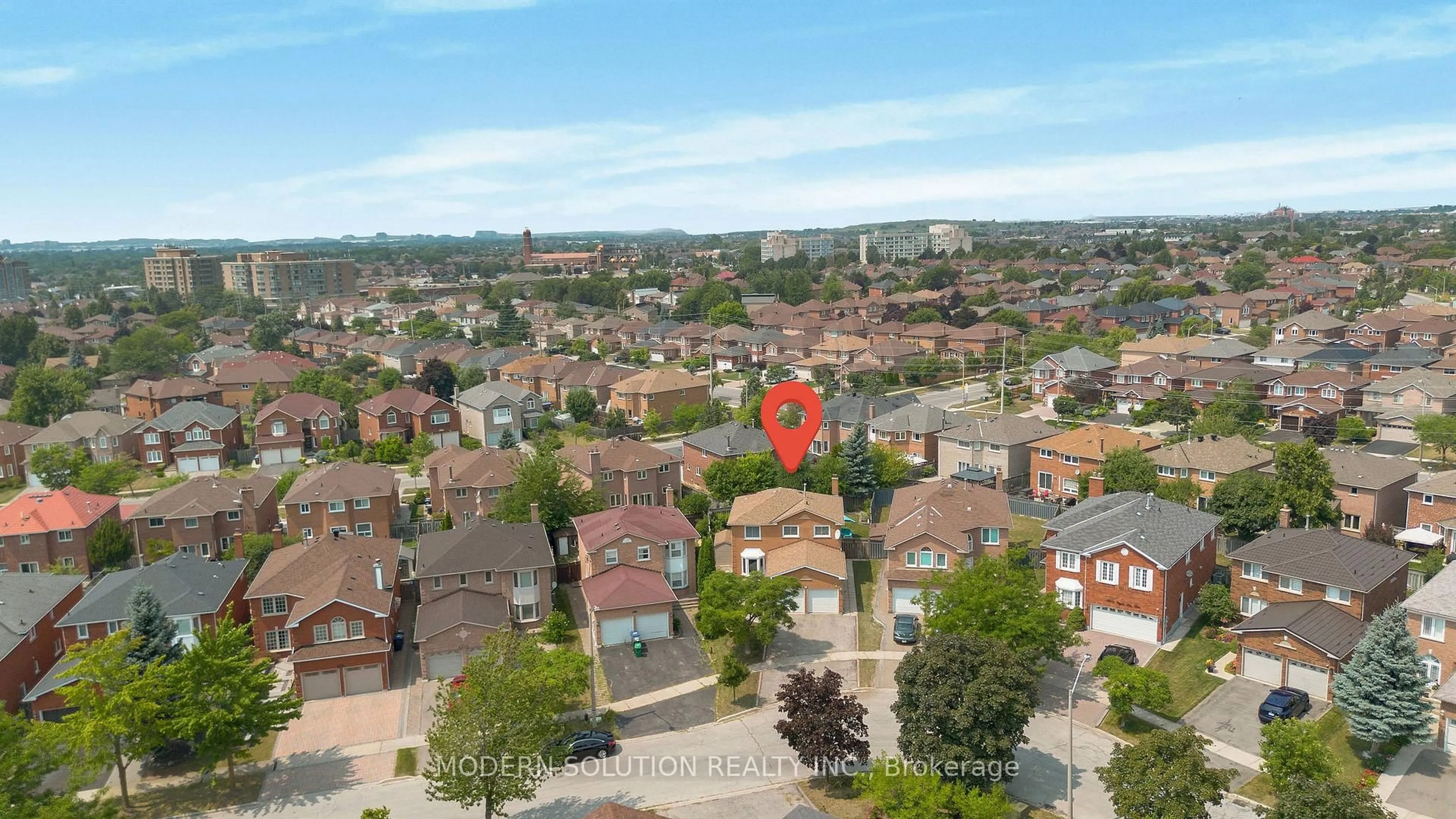 A pic from outside/outdoor area/front of a property/back of a property/a pic from drone, city buildings view from balcony for 4806 Crystal Rose Dr, Mississauga Ontario L5V 1G9