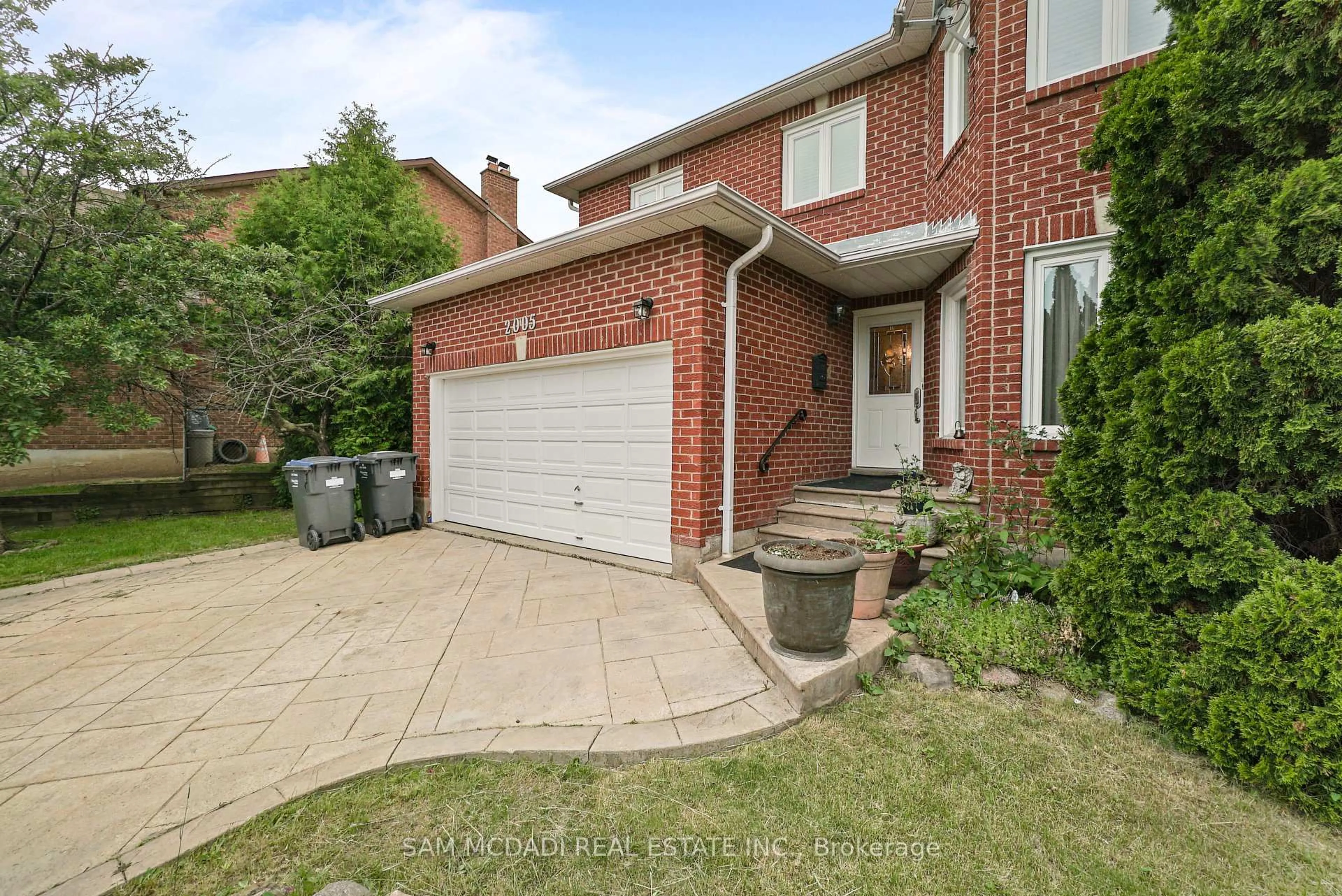Home with brick exterior material, street for 2005 Lady Di Crt, Mississauga Ontario L5K 2N1