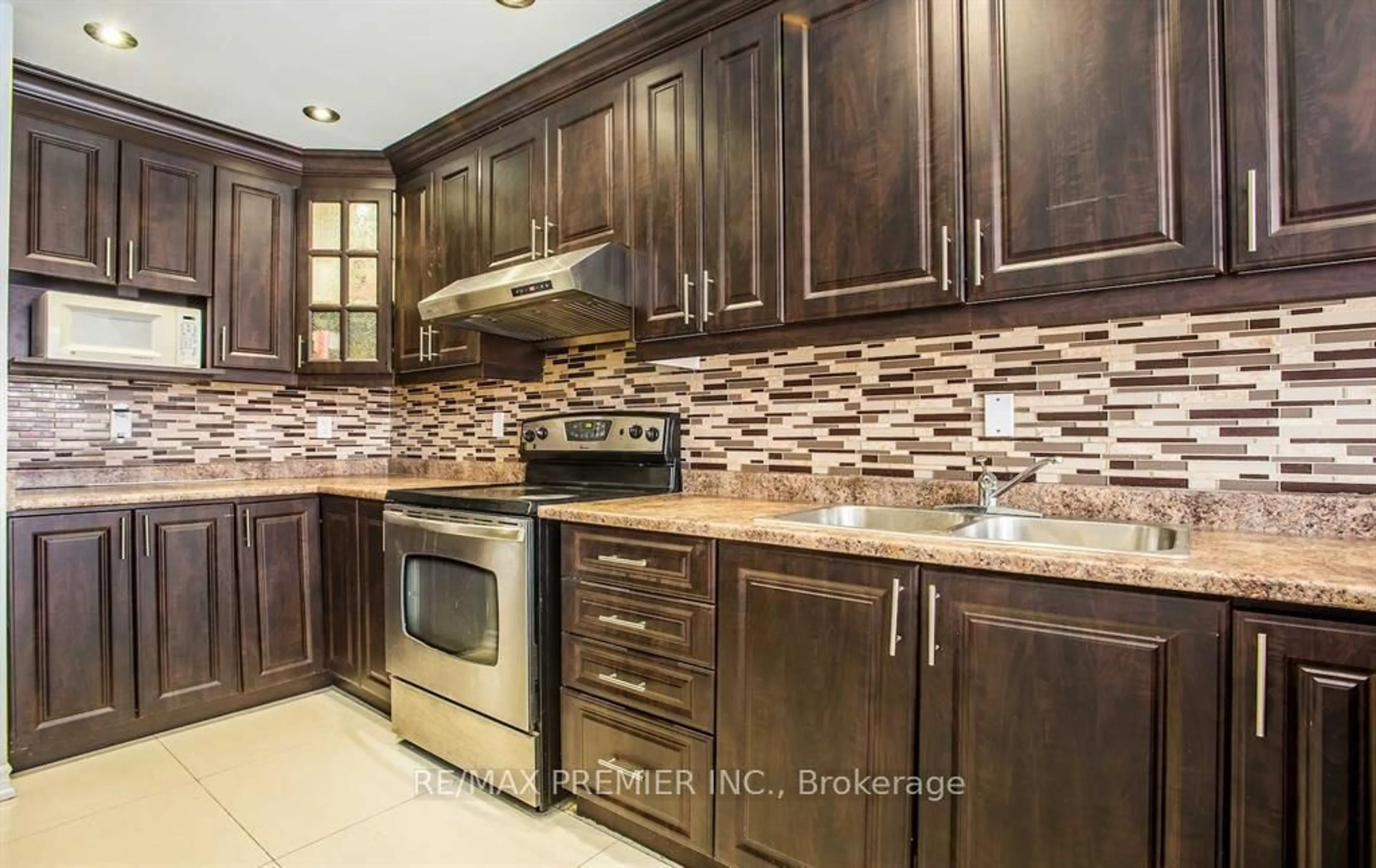 Unknown for 67 Sal Circ, Brampton Ontario L6R 1H6