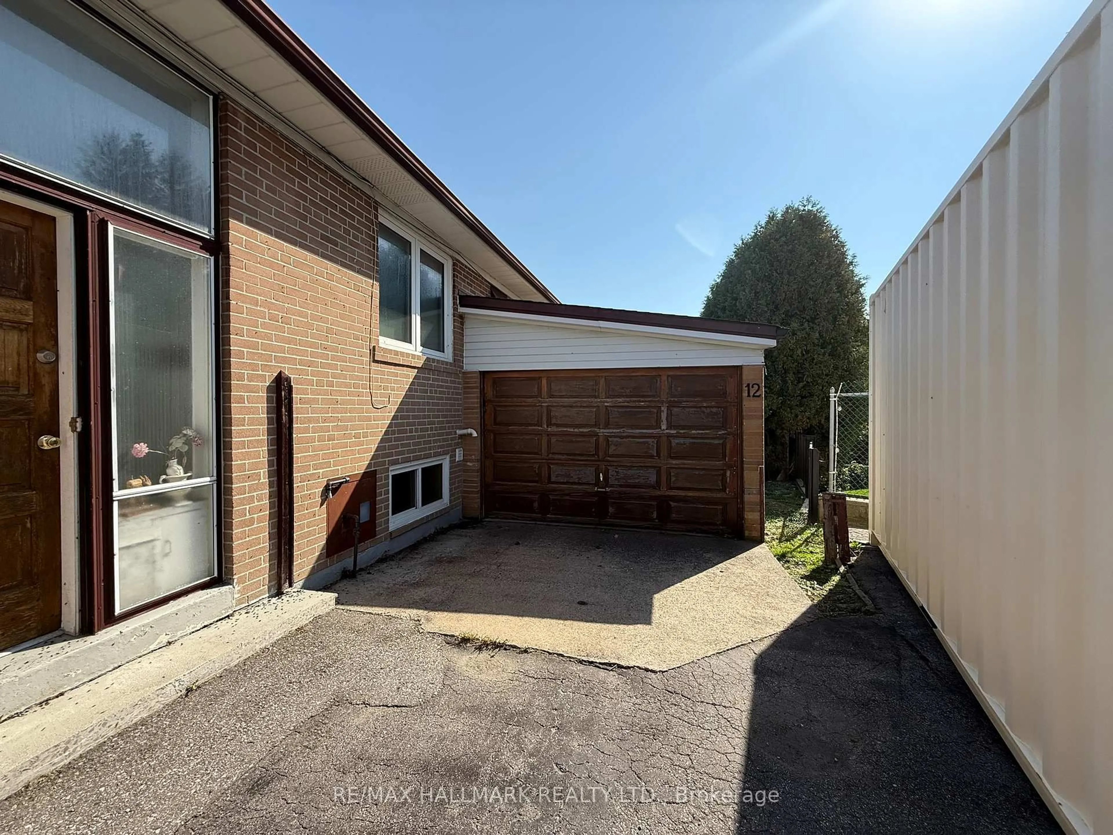 A pic from outside/outdoor area/front of a property/back of a property/a pic from drone, street for 12 Rosette Crt, Toronto Ontario M9M 1Z7