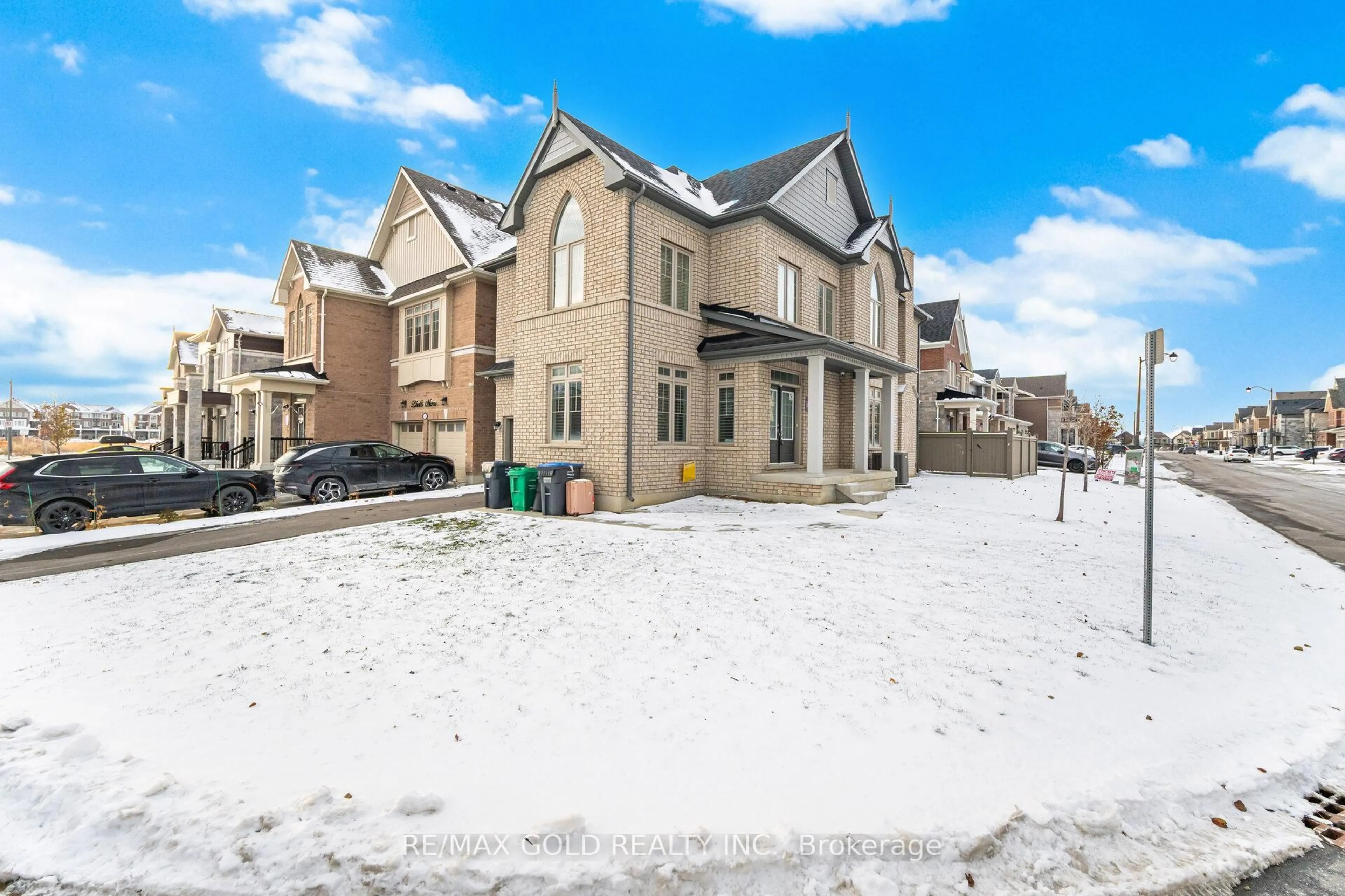 A pic from outside/outdoor area/front of a property/back of a property/a pic from drone, street for 10 Thornvalley Terr, Caledon Ontario L7C 4H9