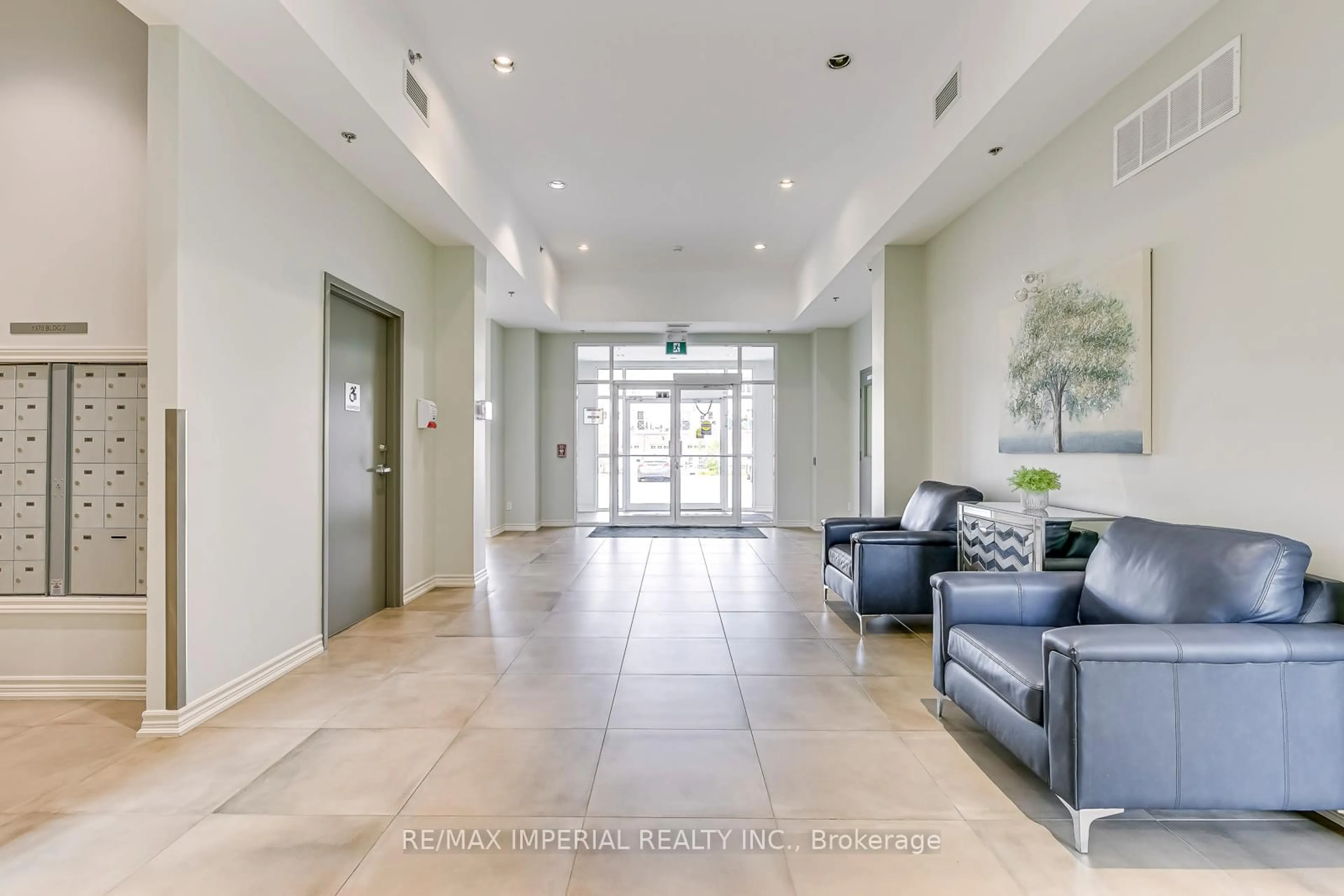 Indoor foyer for 1360 Costigan Rd #309, Milton Ontario L9T 0Y8