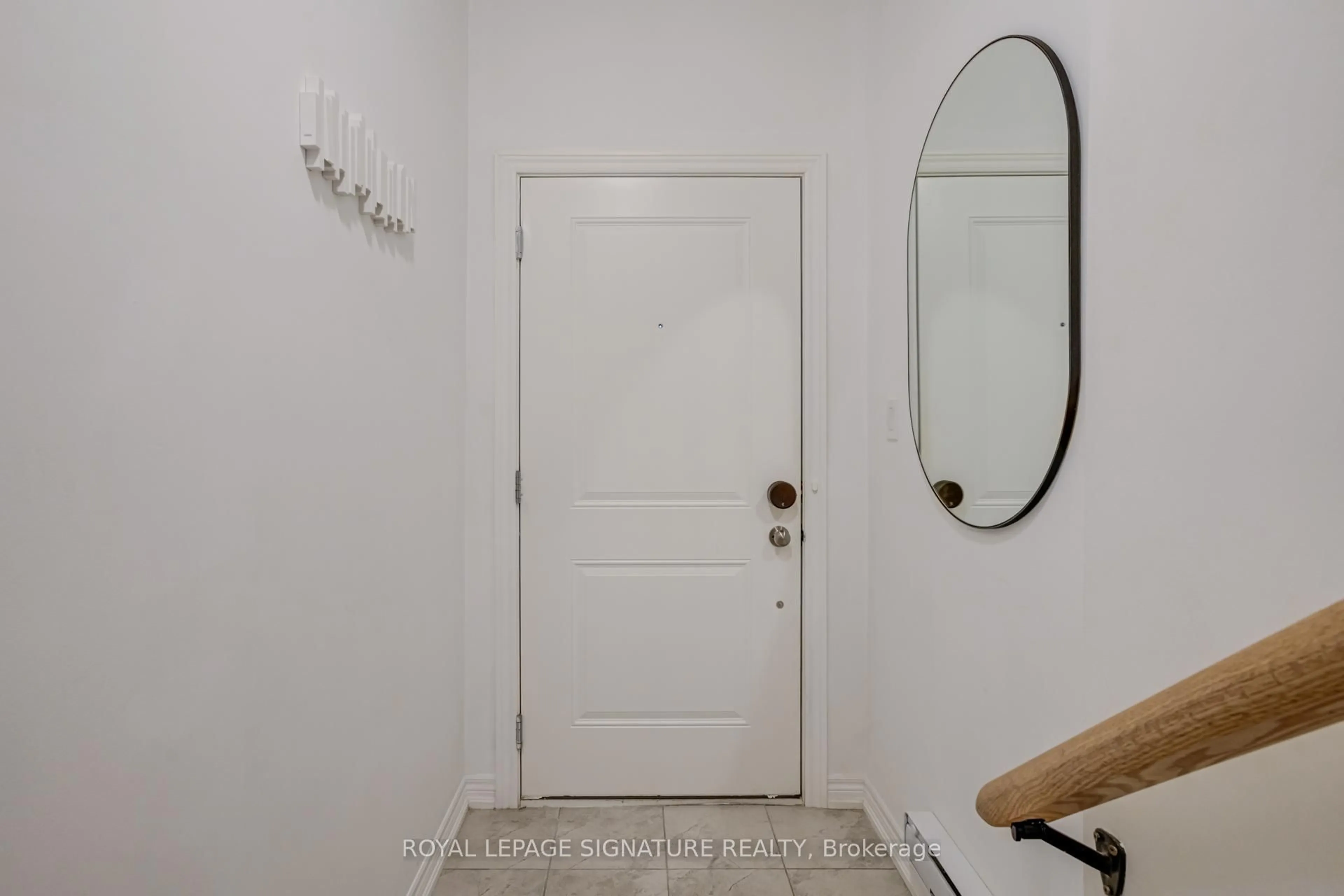 Indoor entryway for 2199 Lillykin St #25, Oakville Ontario L6H 0X6