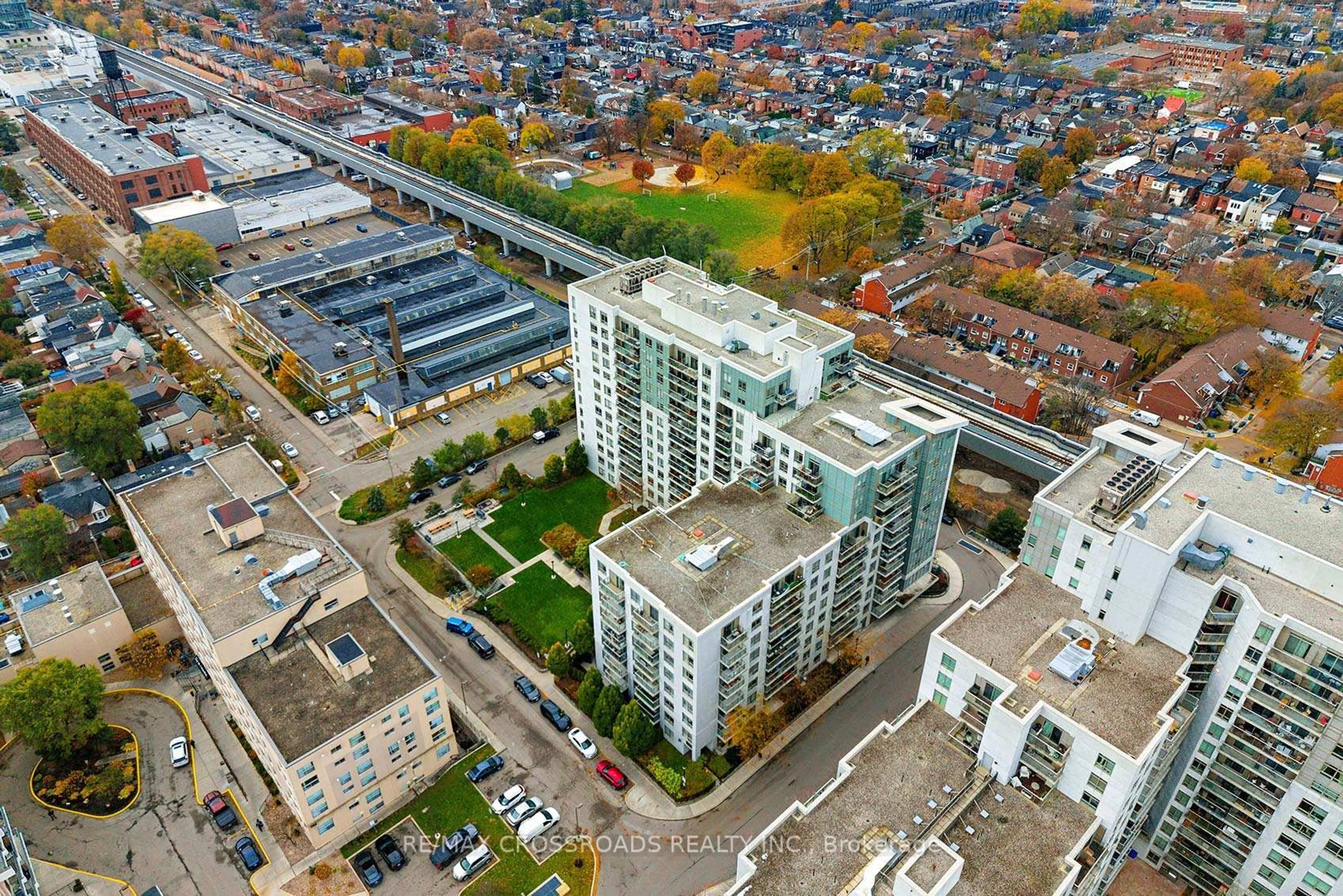 A pic from outside/outdoor area/front of a property/back of a property/a pic from drone, city buildings view from balcony for 812 Lansdowne Ave #114, Toronto Ontario M6H 4K5