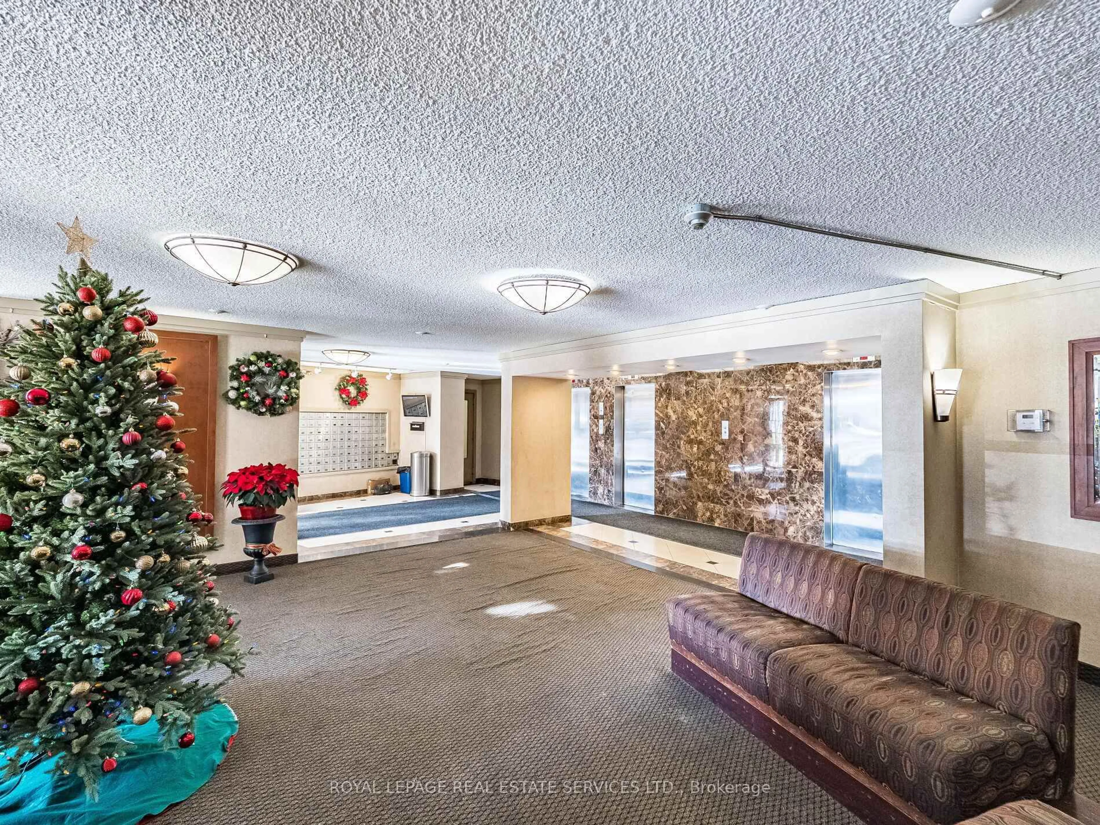 Lobby for 20 Mississauga Valley Blvd #1410, Mississauga Ontario L5A 3S1