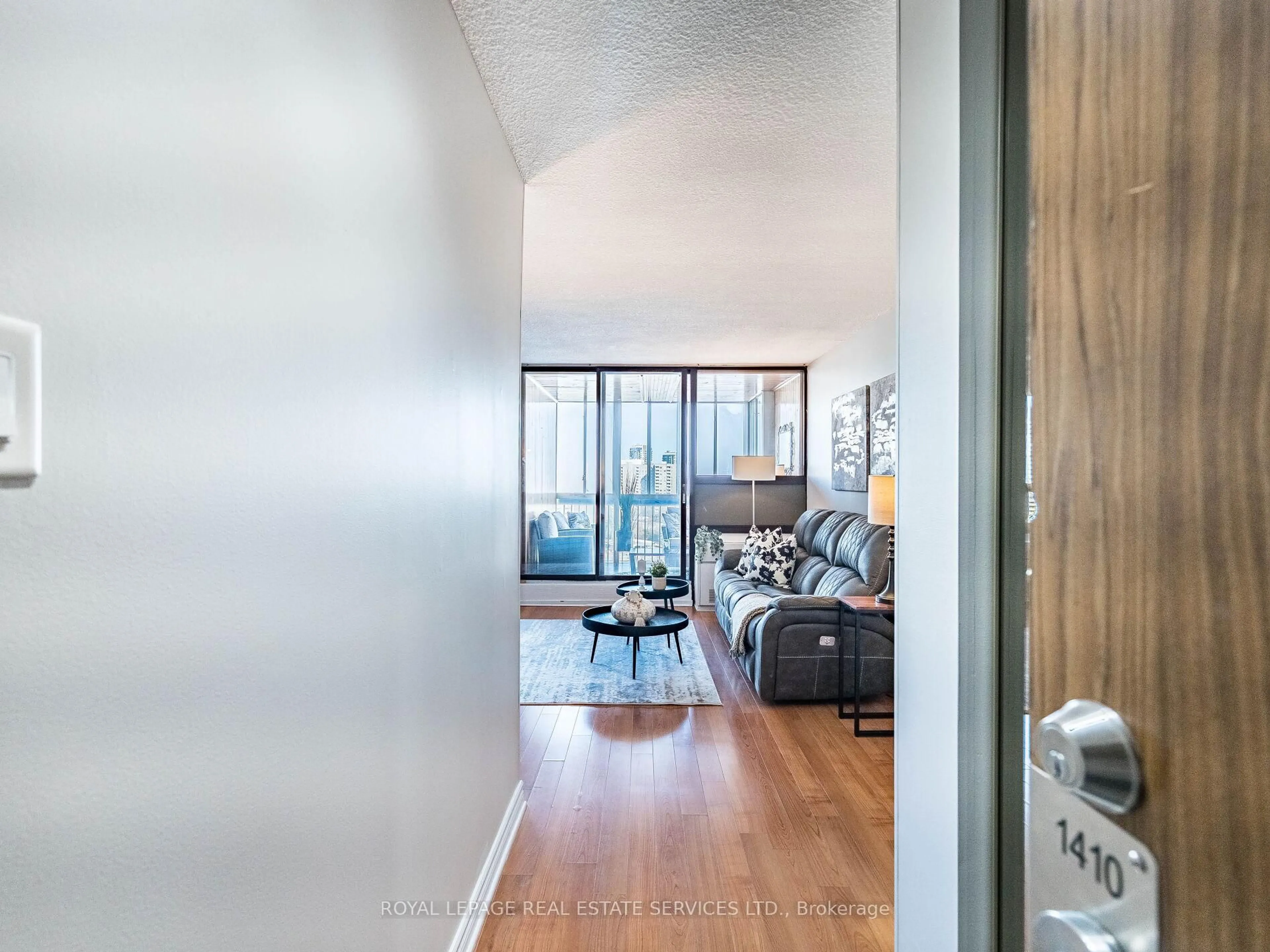 Indoor entryway for 20 Mississauga Valley Blvd #1410, Mississauga Ontario L5A 3S1