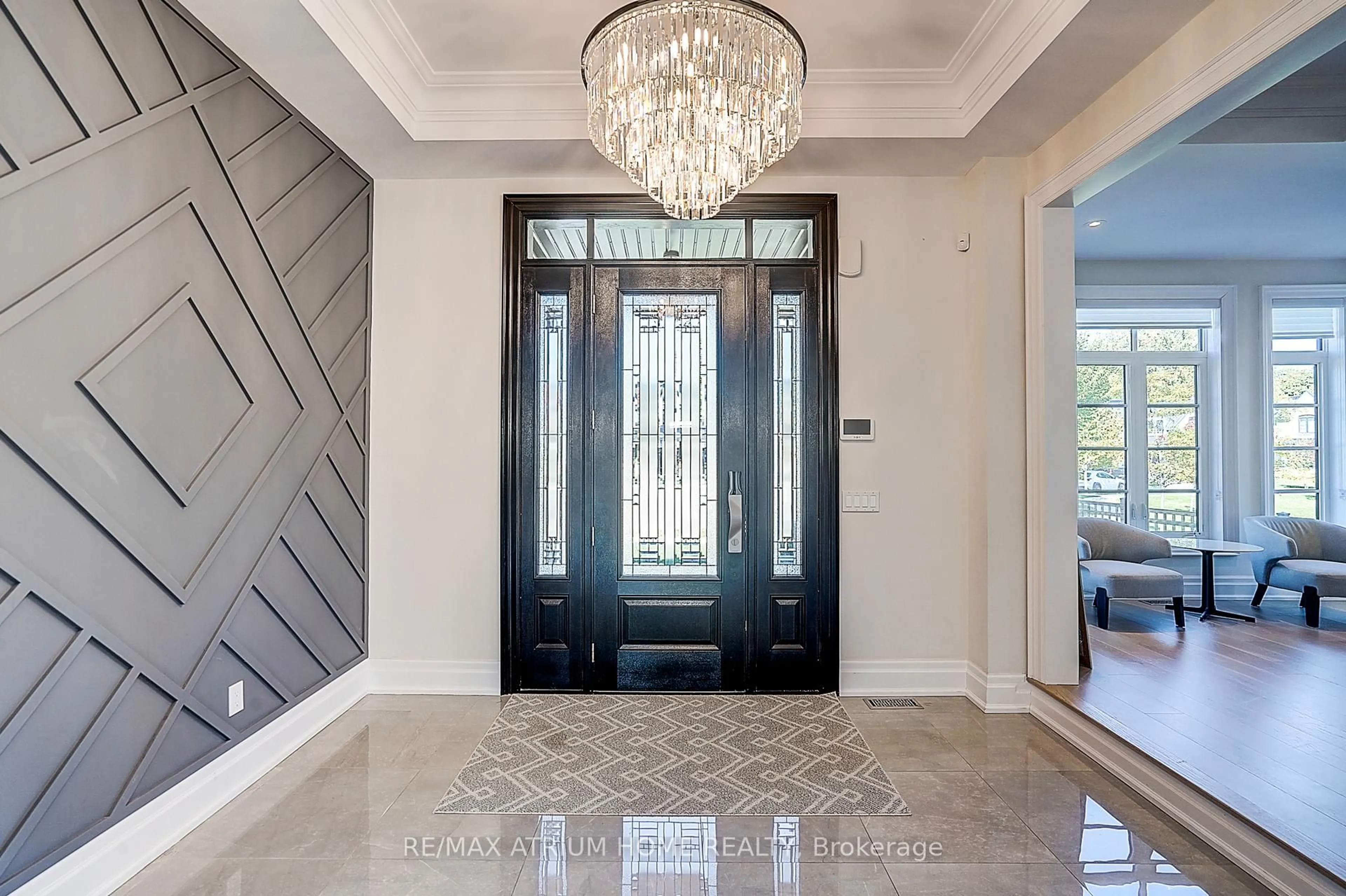 Indoor entryway for 246 Nyla Crt, Oakville Ontario L6L 0G8