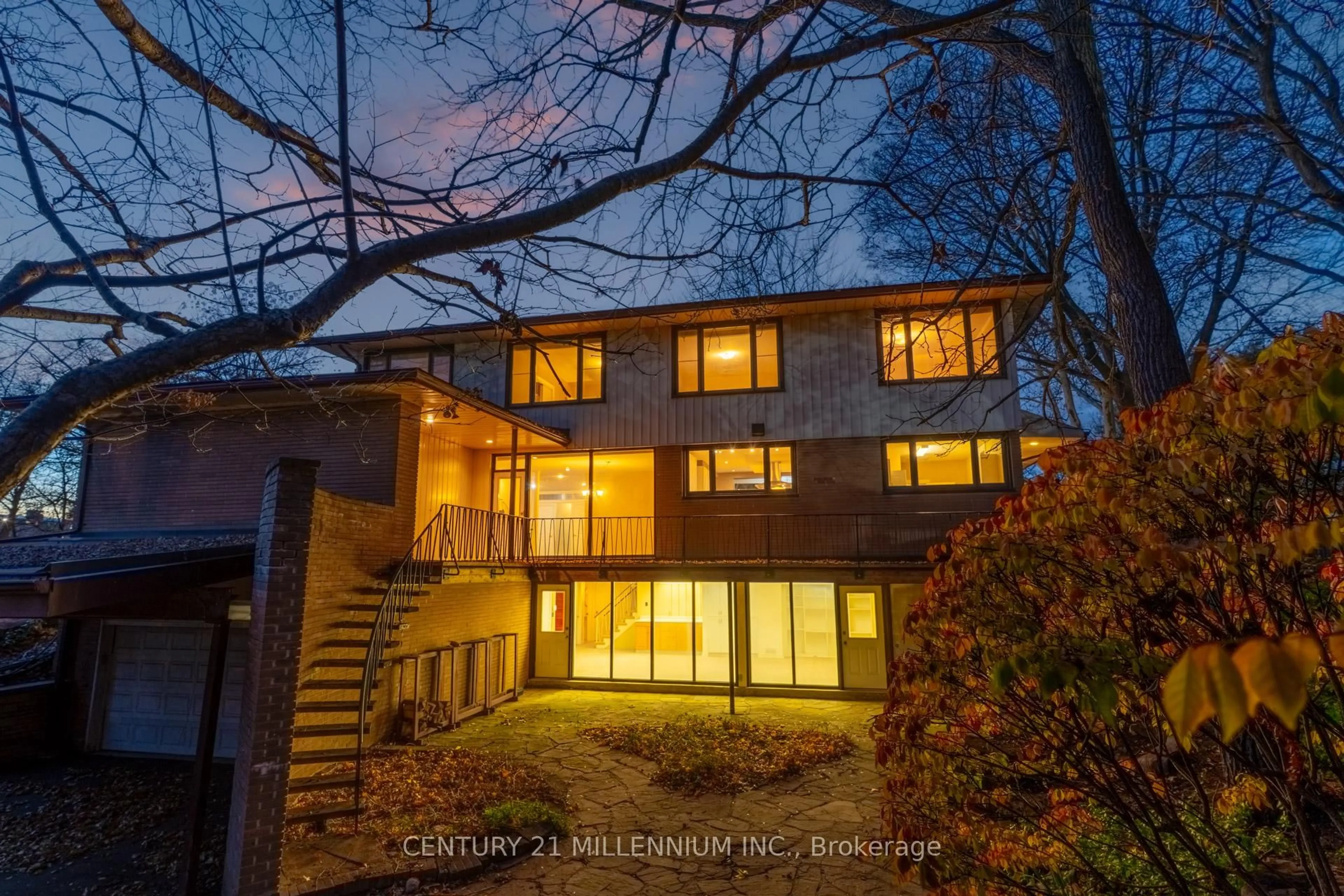 A pic from outside/outdoor area/front of a property/back of a property/a pic from drone, unknown for 200 Main St, Brampton Ontario L6W 2E2