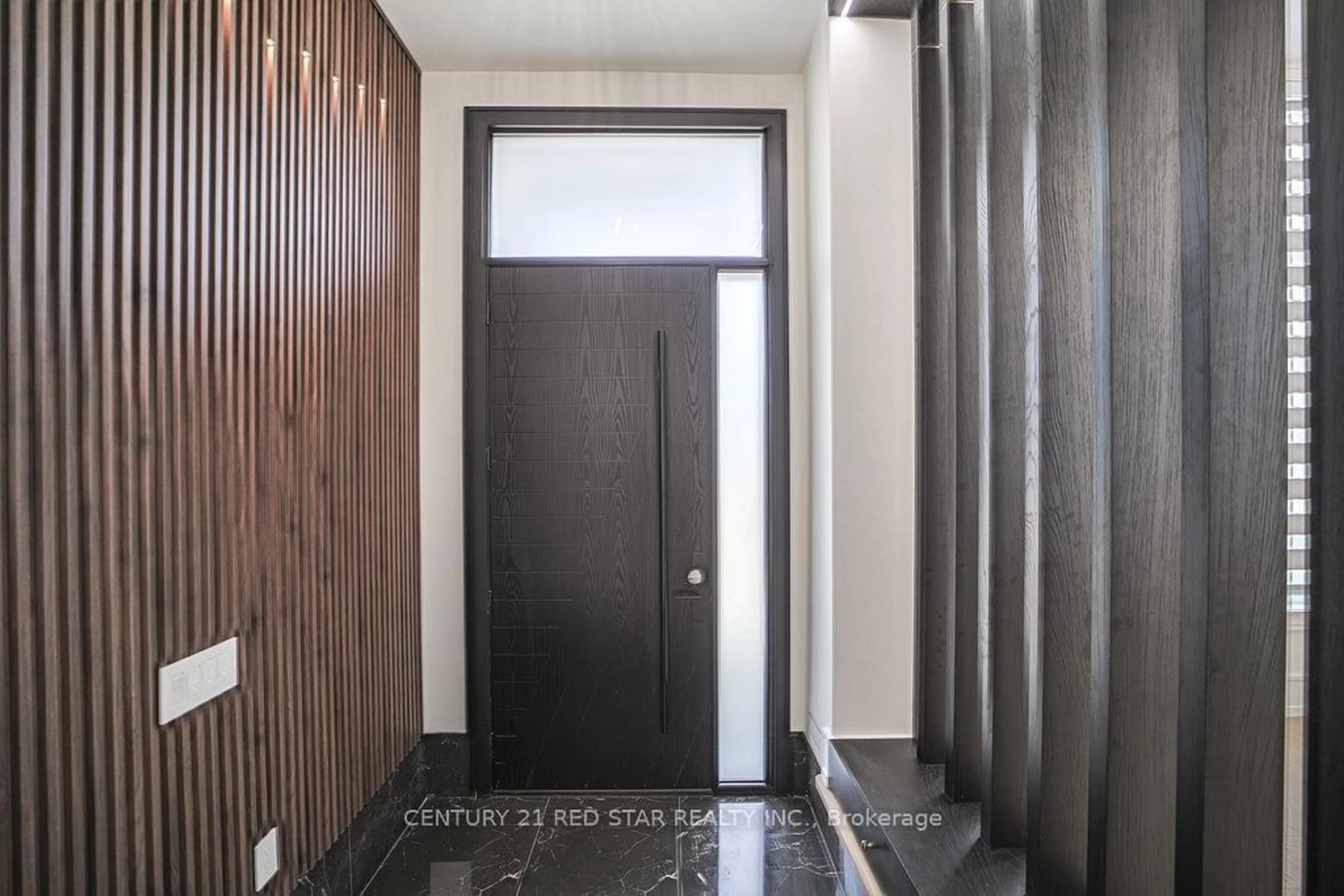 Indoor foyer for 1 Frankwood Rd, Toronto Ontario M8Z 1Y8