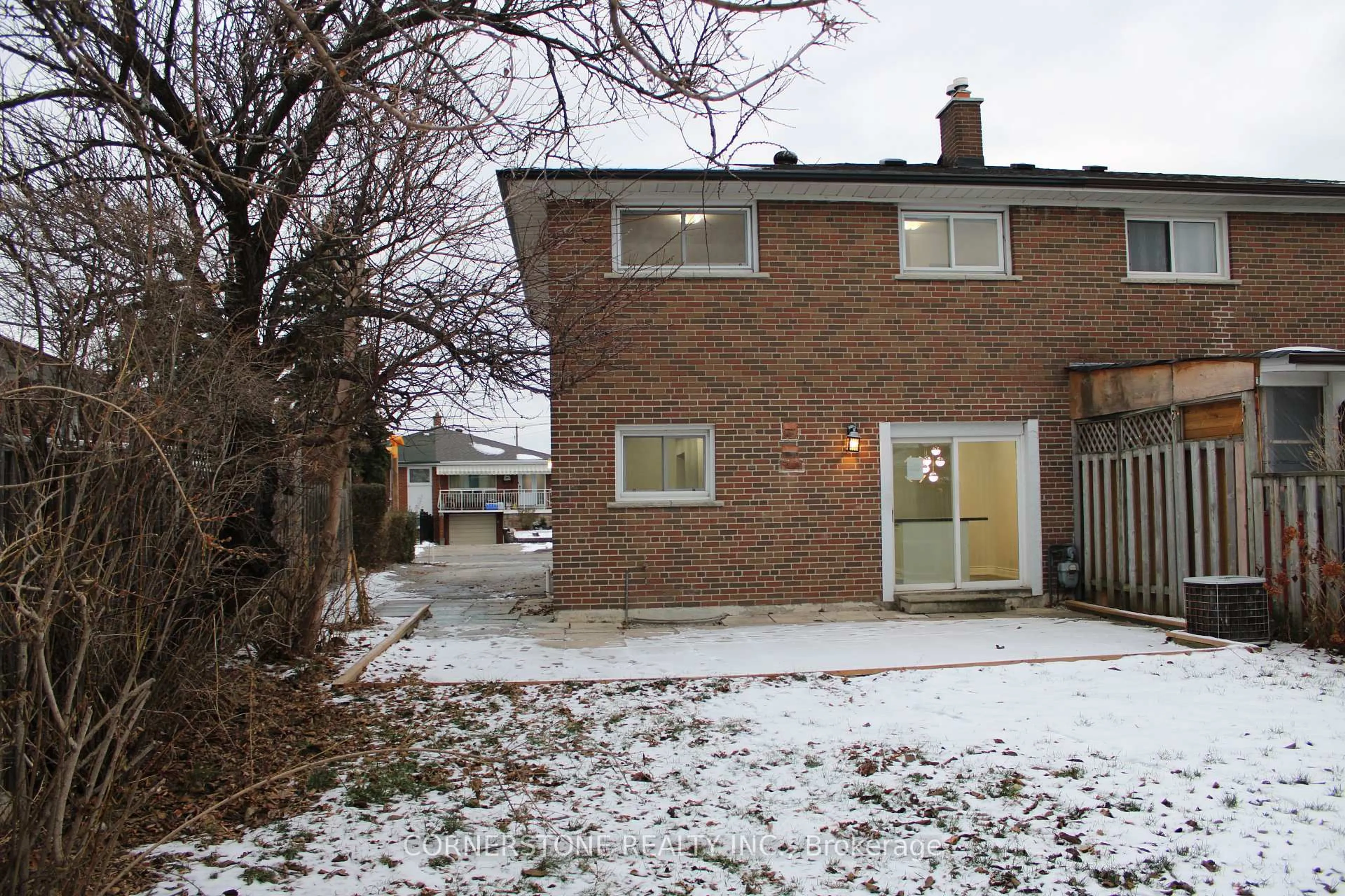 Unknown for 28 Navenby Cres, Toronto Ontario M9L 1B2