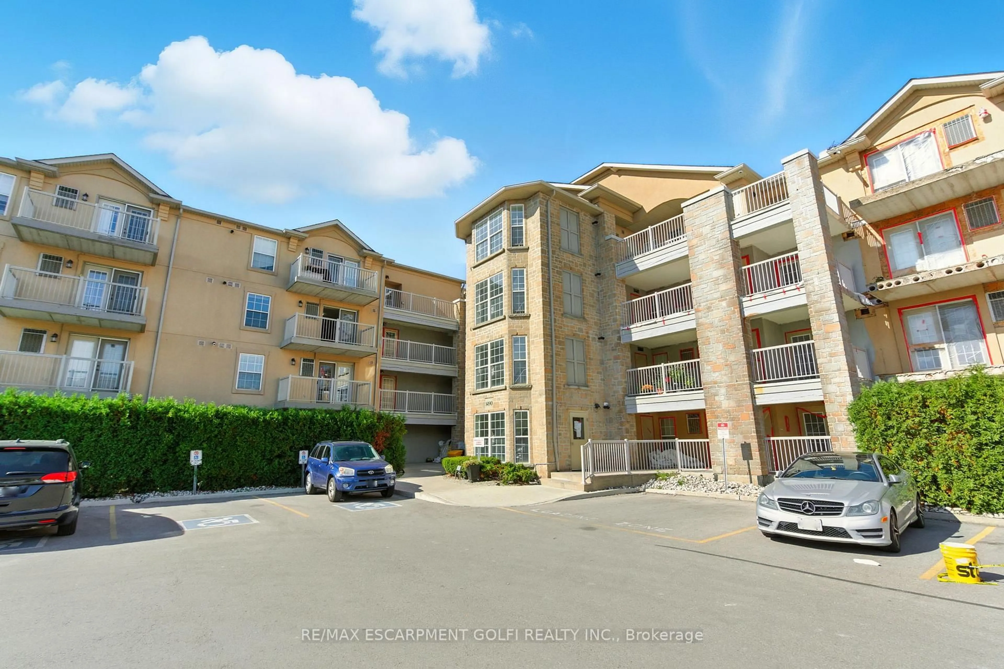 A pic from outside/outdoor area/front of a property/back of a property/a pic from drone, unknown for 1490 Bishops Gate #305, Oakville Ontario L6M 4N3