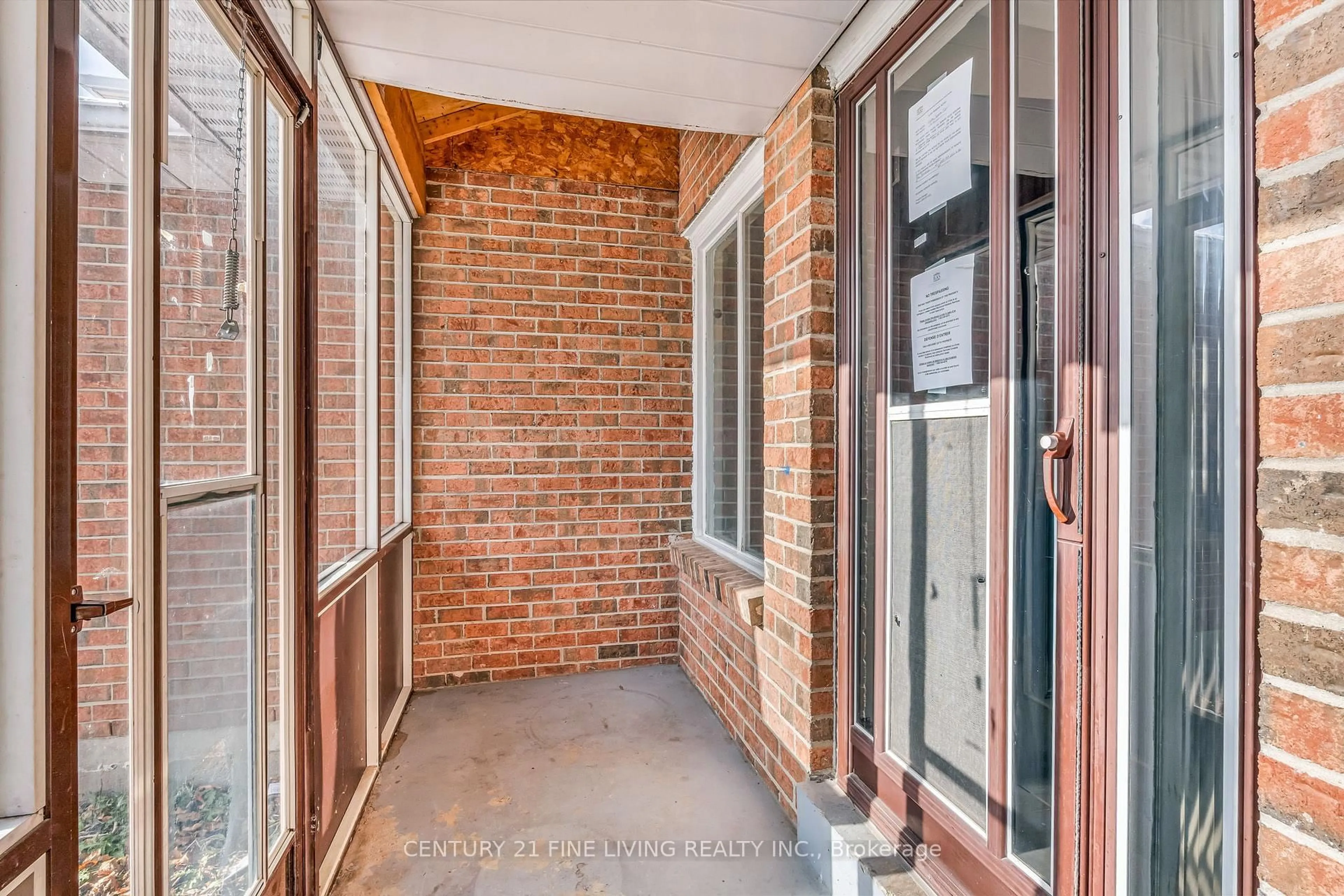 Unknown for 50 LUMINOUS Crt, Brampton Ontario L6Z 2B3