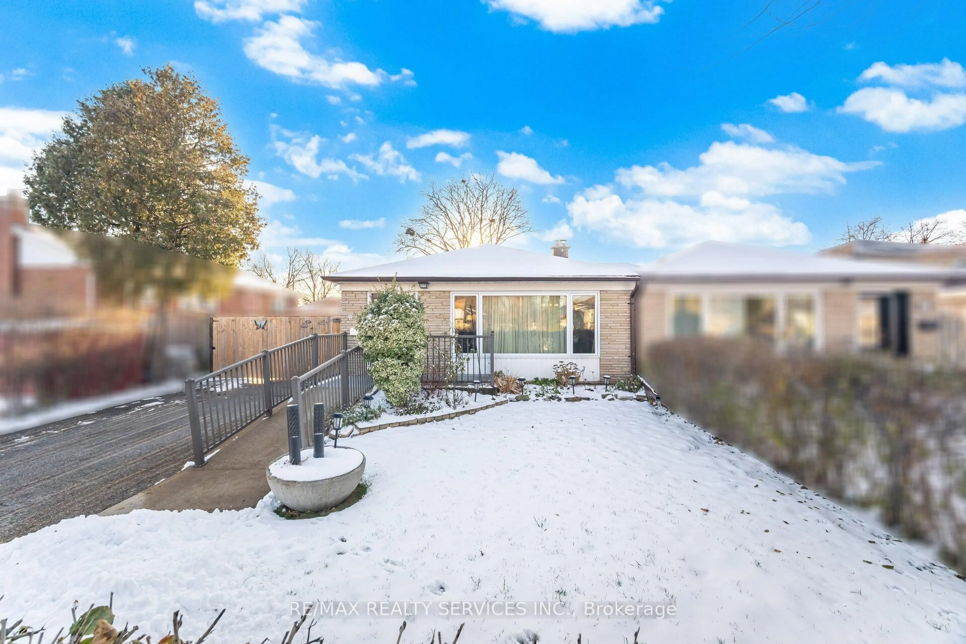 A pic from outside/outdoor area/front of a property/back of a property/a pic from drone, street for 9 Aintree Cres, Brampton Ontario L6T 2T3