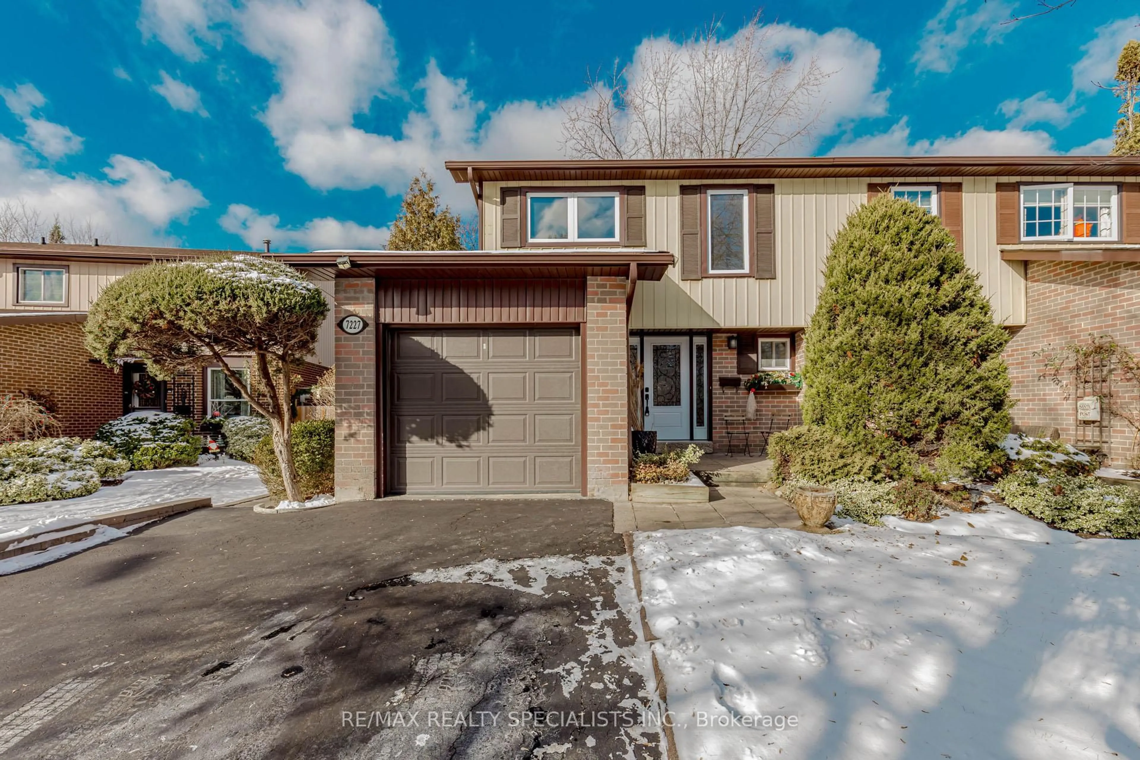 Home with brick exterior material, street for 7227 Joliette Cres, Mississauga Ontario L5N 1Z2