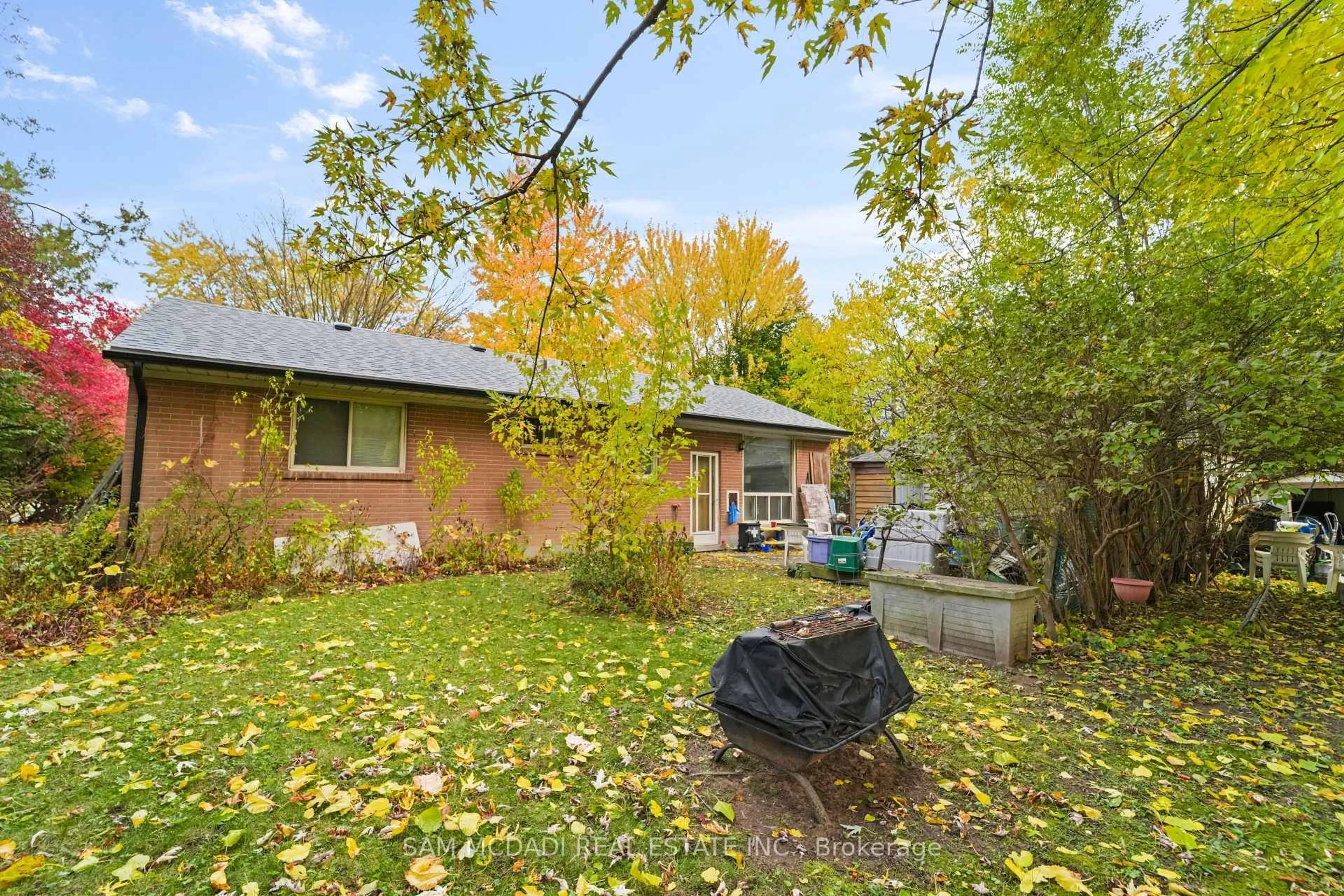 Patio, street for 1610 Magenta Crt, Mississauga Ontario L5G 3A7