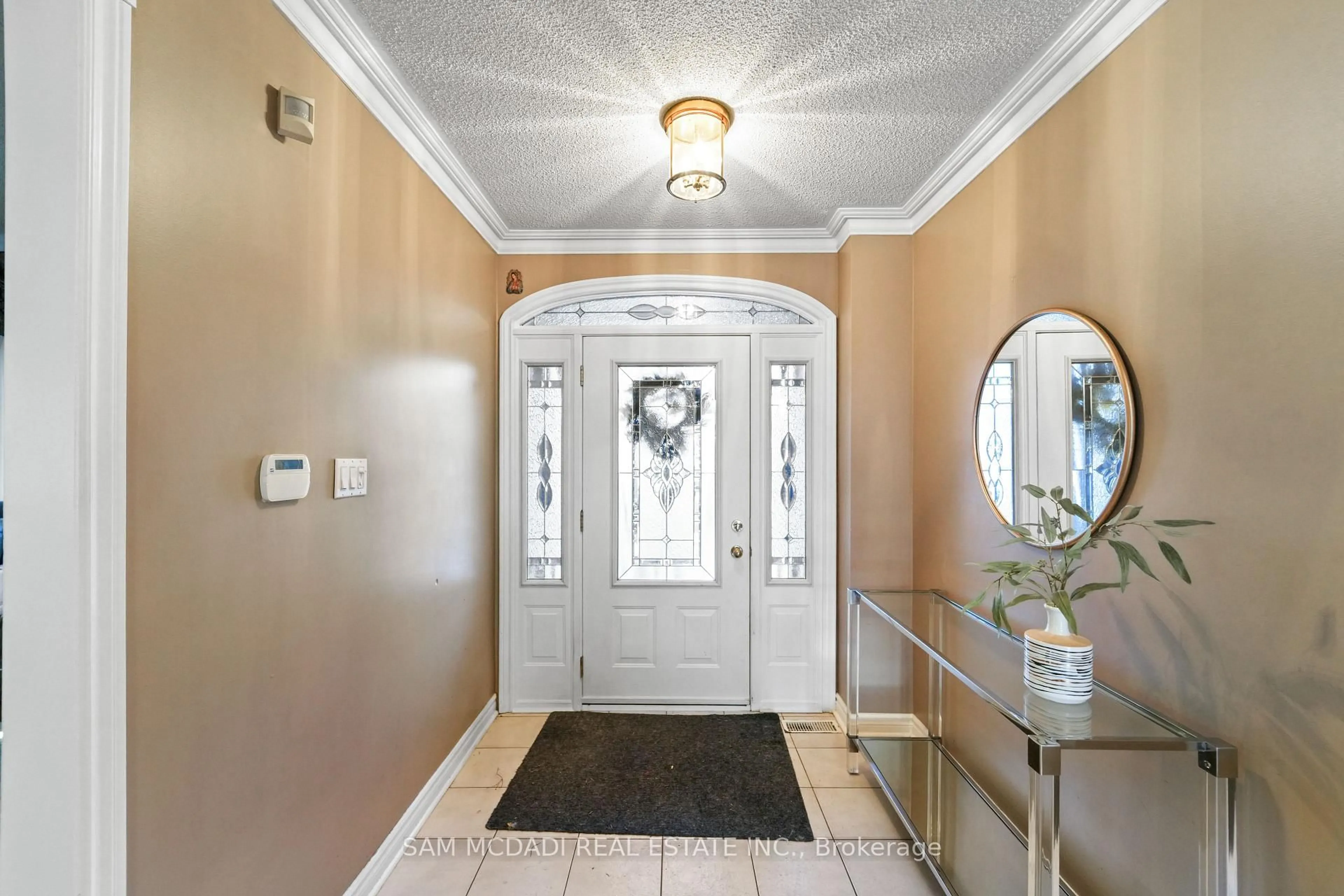 Indoor entryway for 4873 Forest Hill Dr, Mississauga Ontario L5M 5B1