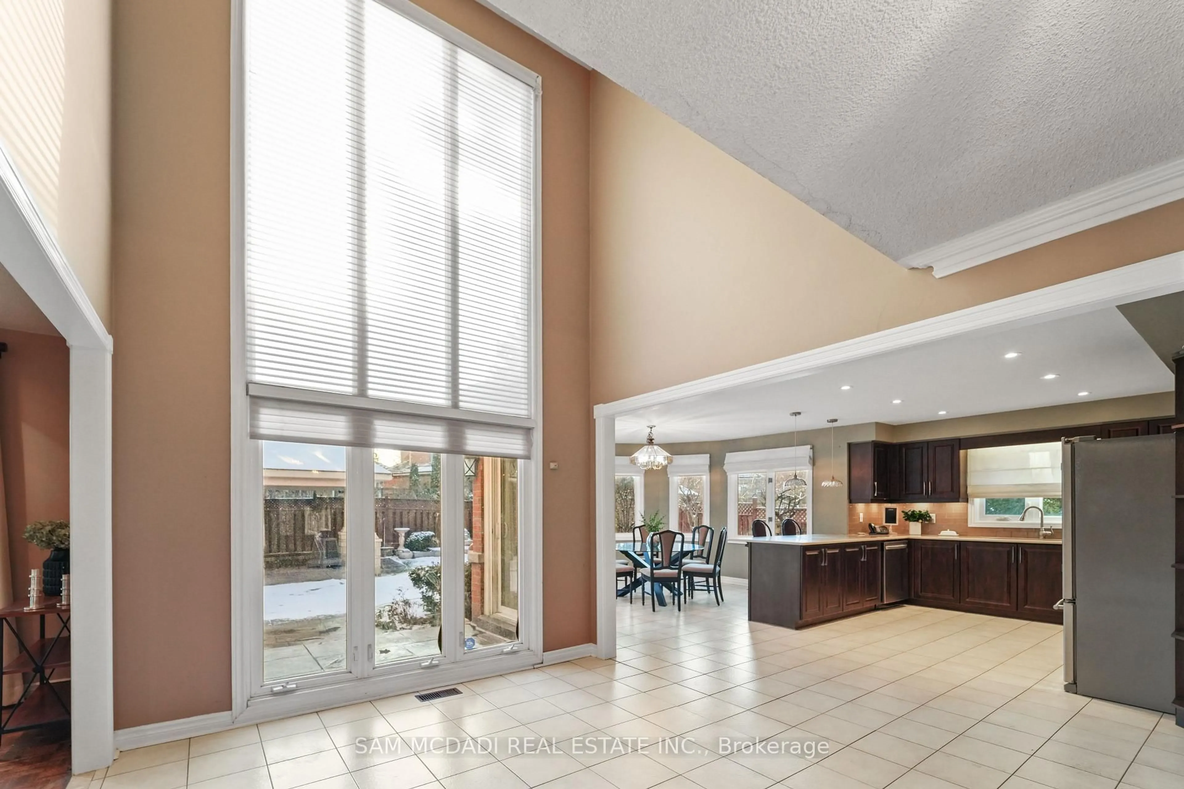 Lobby for 4873 Forest Hill Dr, Mississauga Ontario L5M 5B1