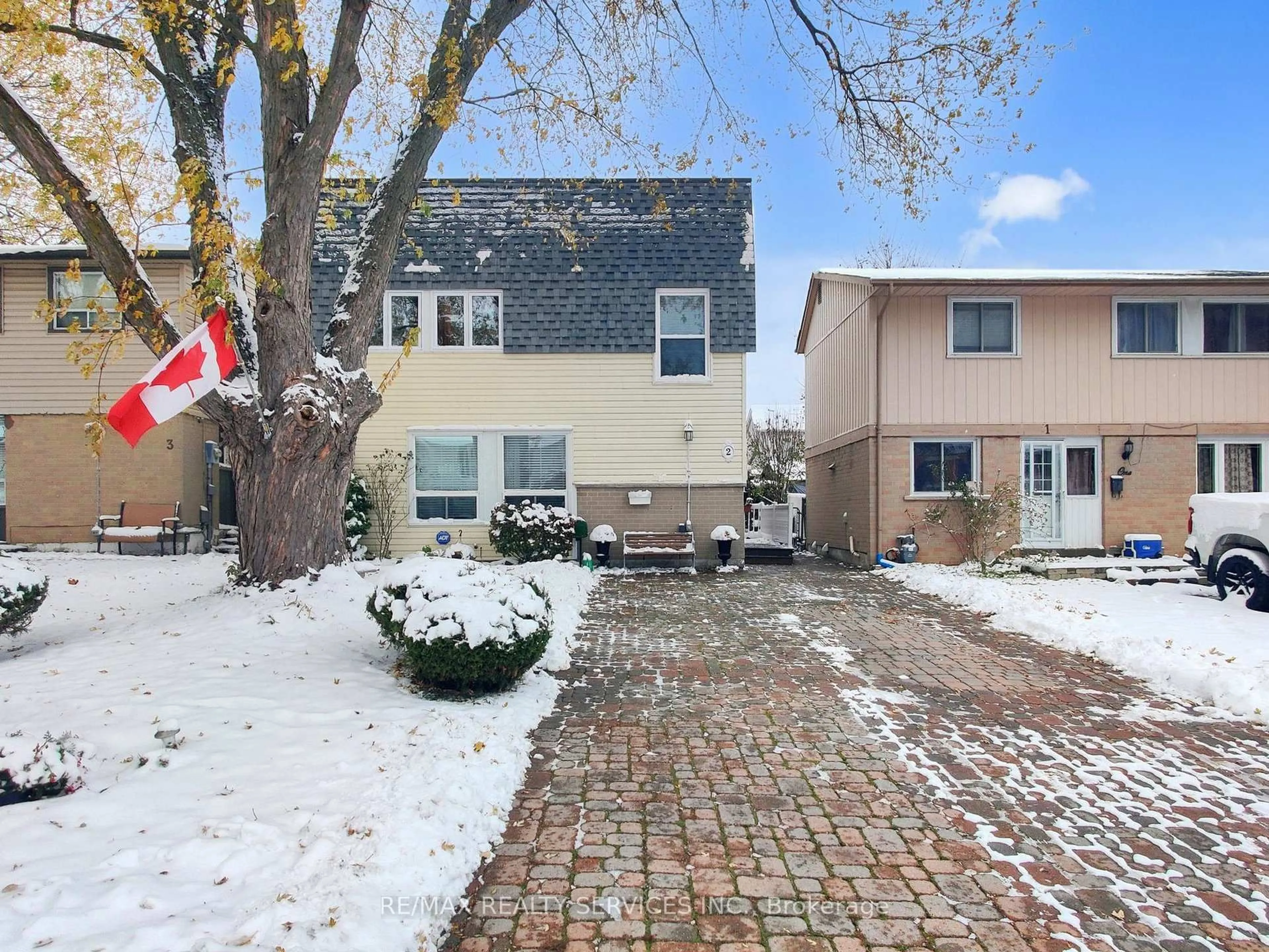 Unknown for 2 Grove Park Sq, Brampton Ontario L6S 2K3