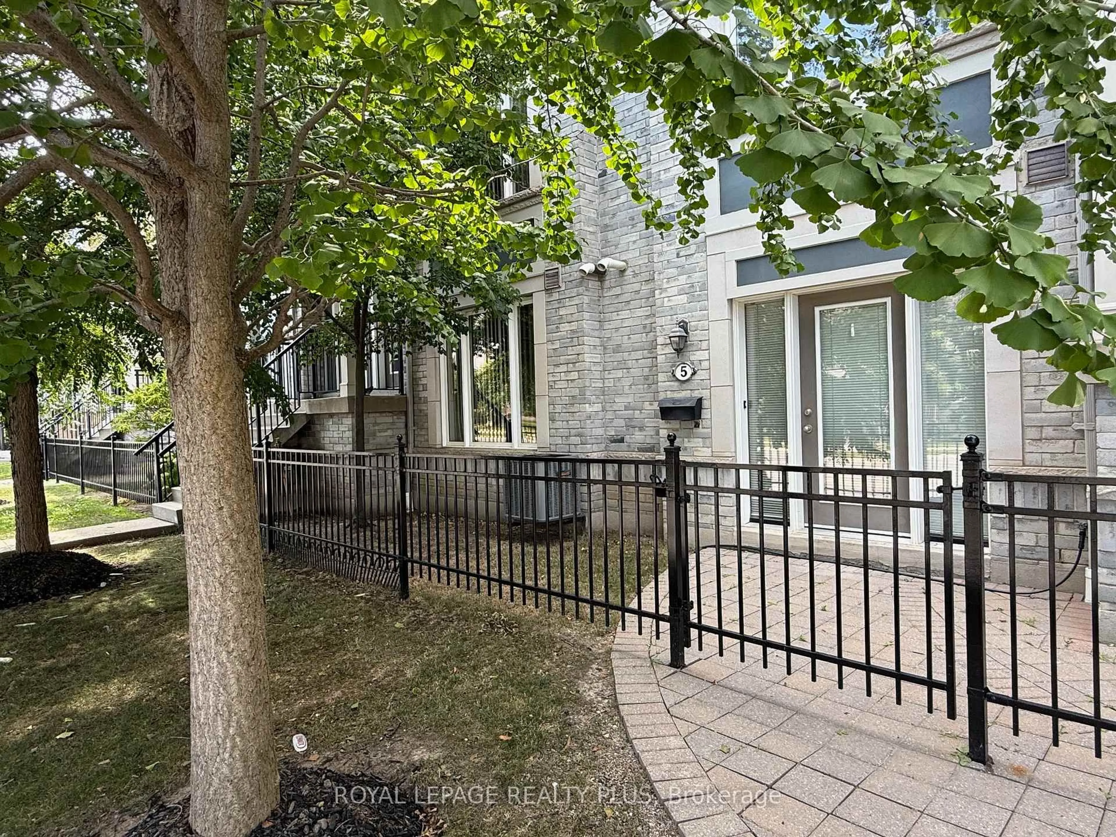 Unknown for 3015 Destination Dr #5, Mississauga Ontario L5M 0P3