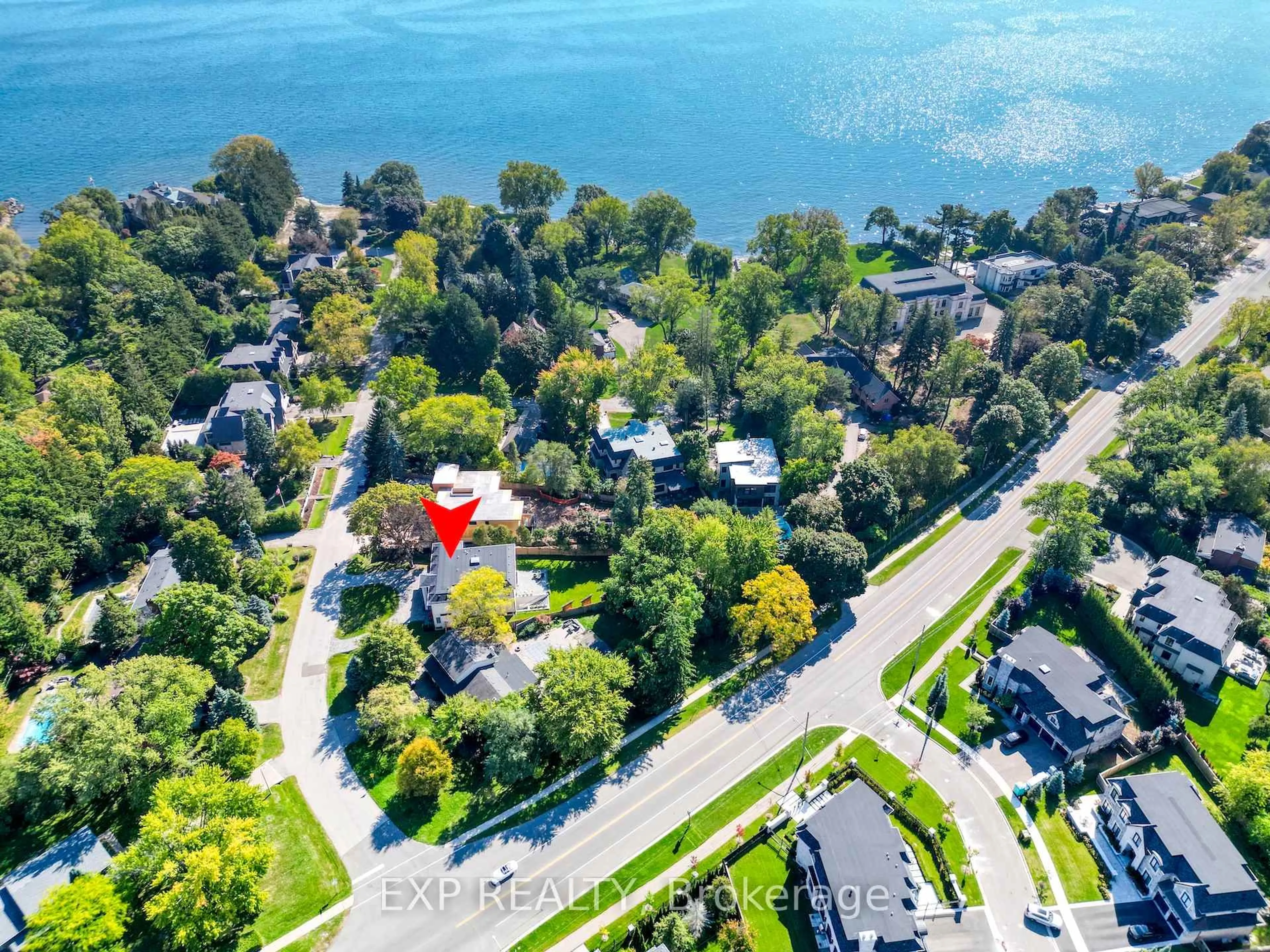 A pic from outside/outdoor area/front of a property/back of a property/a pic from drone, water/lake/river/ocean view for 150 WOLFDALE Ave, Oakville Ontario L6L 4S1