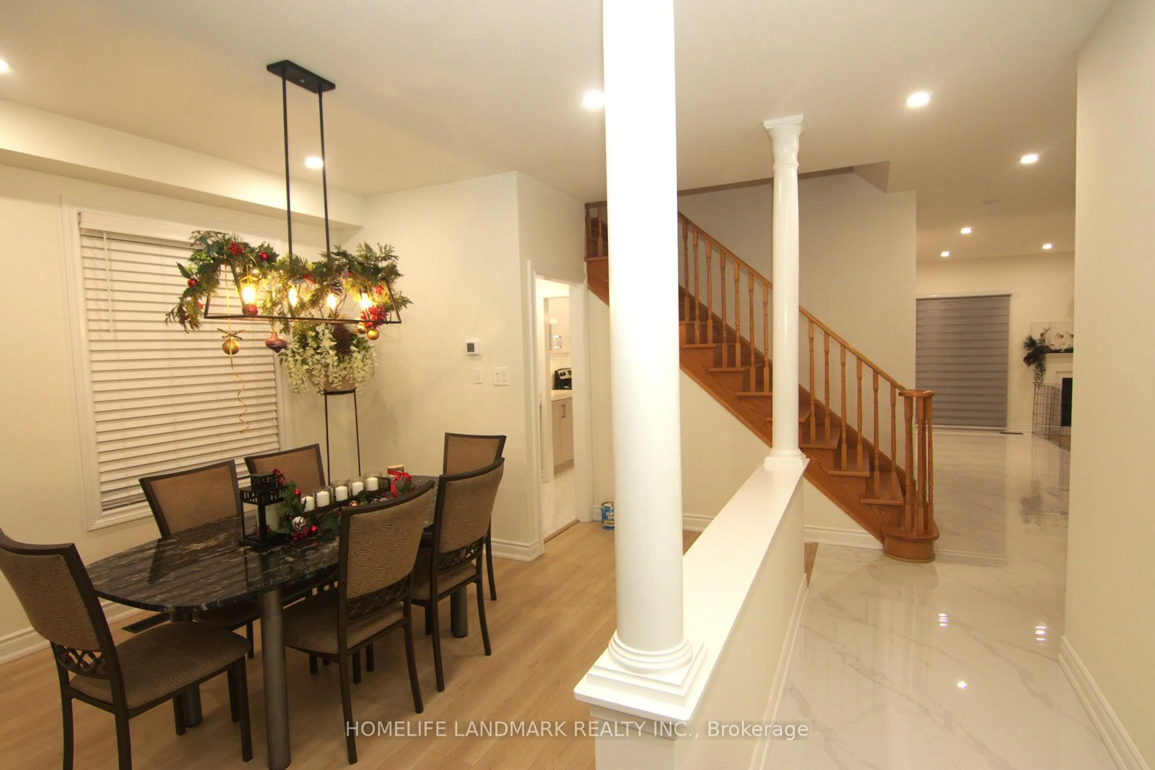 Dining room, unknown for 3861 Mulligan Cross, Mississauga Ontario L5M 7B2