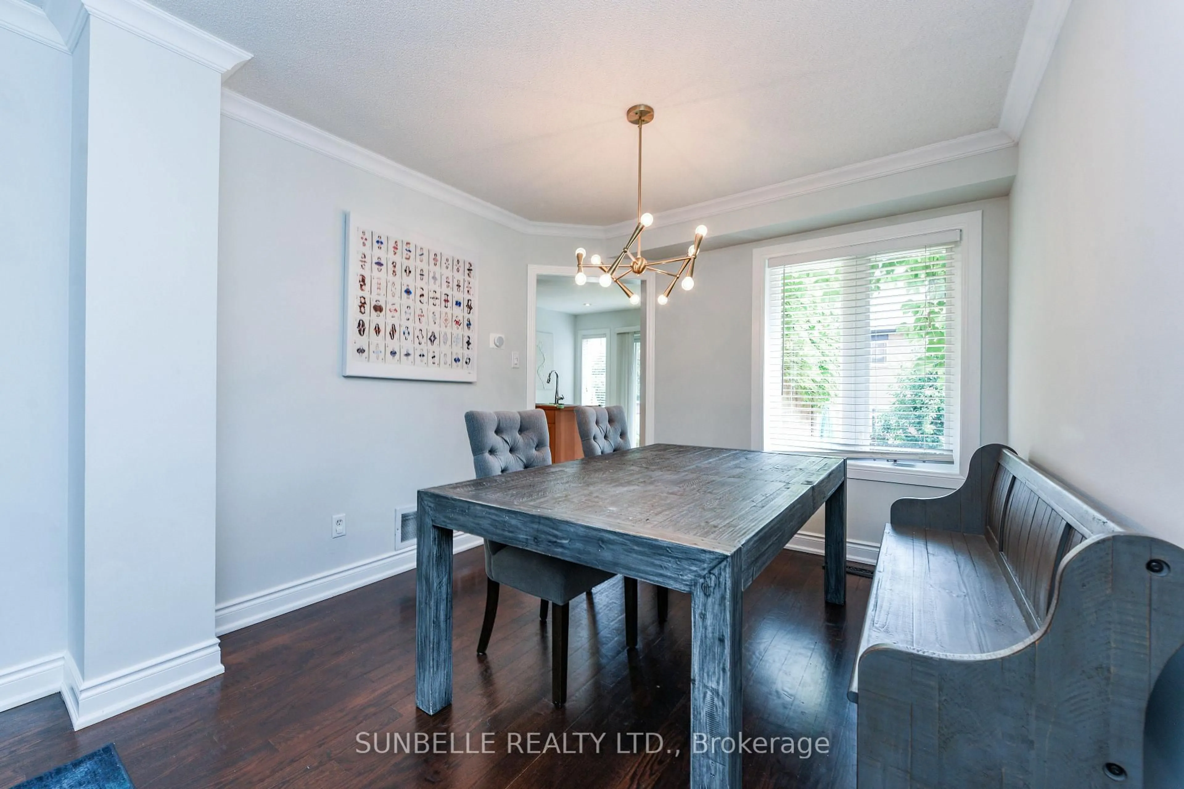 Dining room, wood/laminate floor for 3826 Allcroft Rd, Mississauga Ontario L5N 6V6